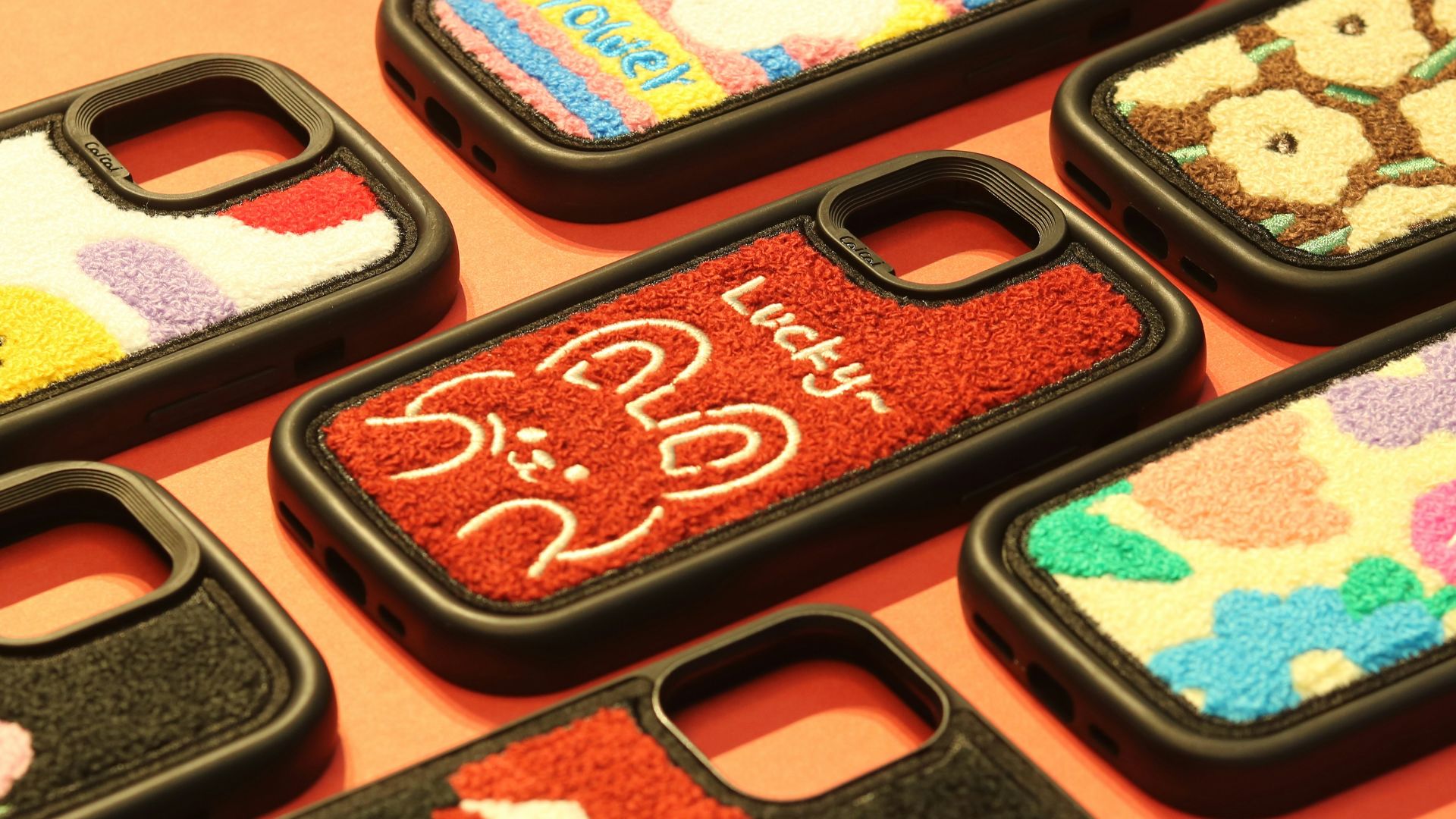 17. Étuis en fausse fourrure