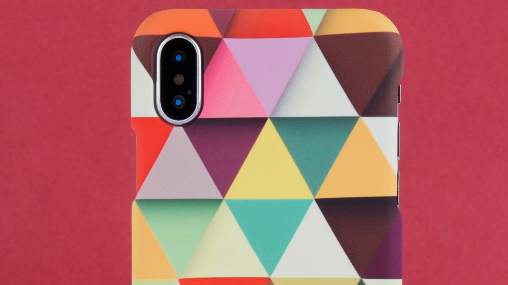 18. Étuis géométriques en résine incrustée