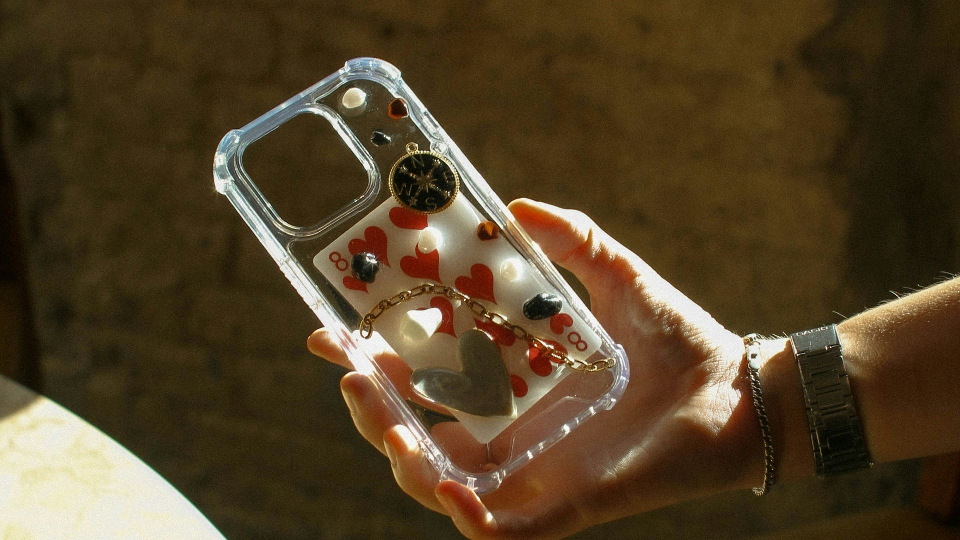 19. Boîtes transparentes avec confettis flottants