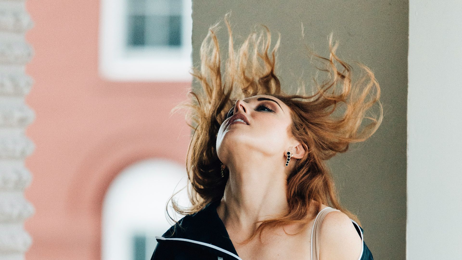 7. Les cheveux en pétard