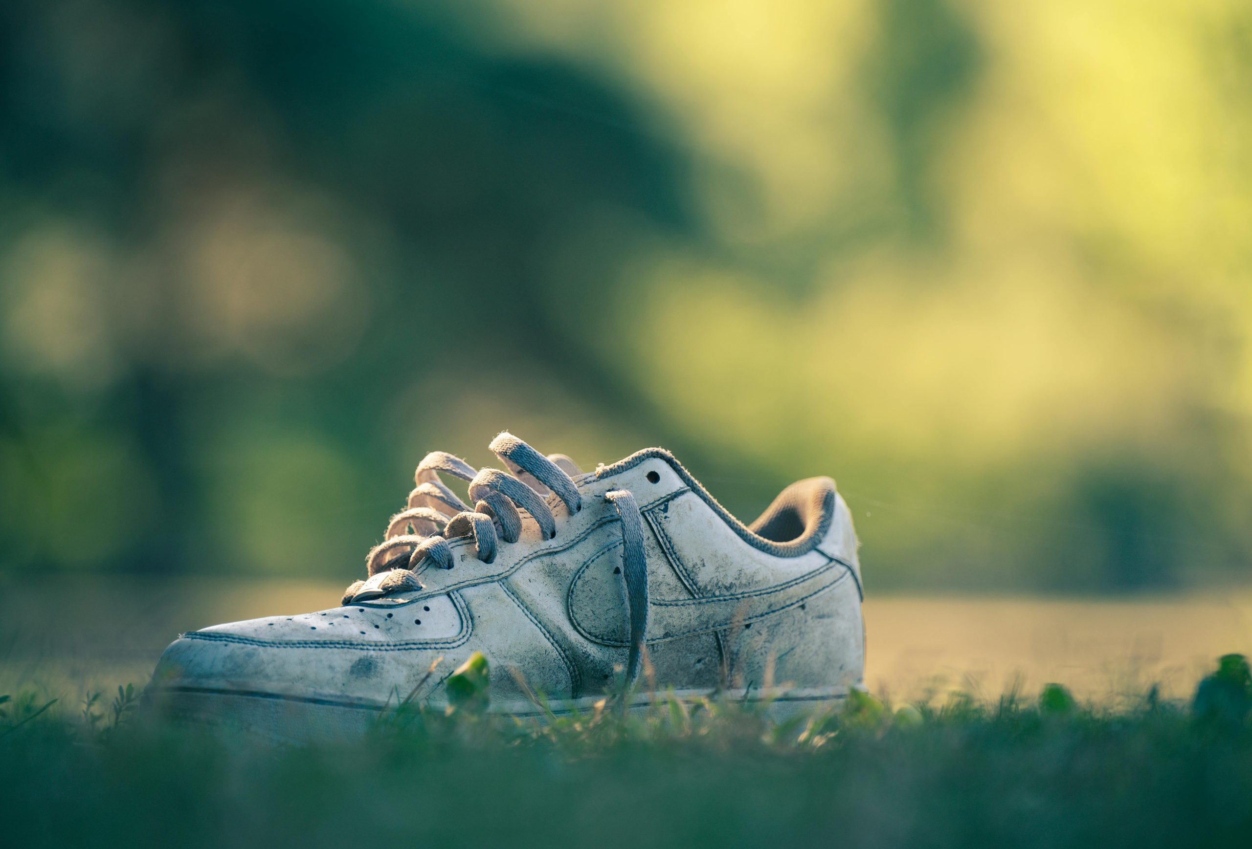 14. Les baskets usées