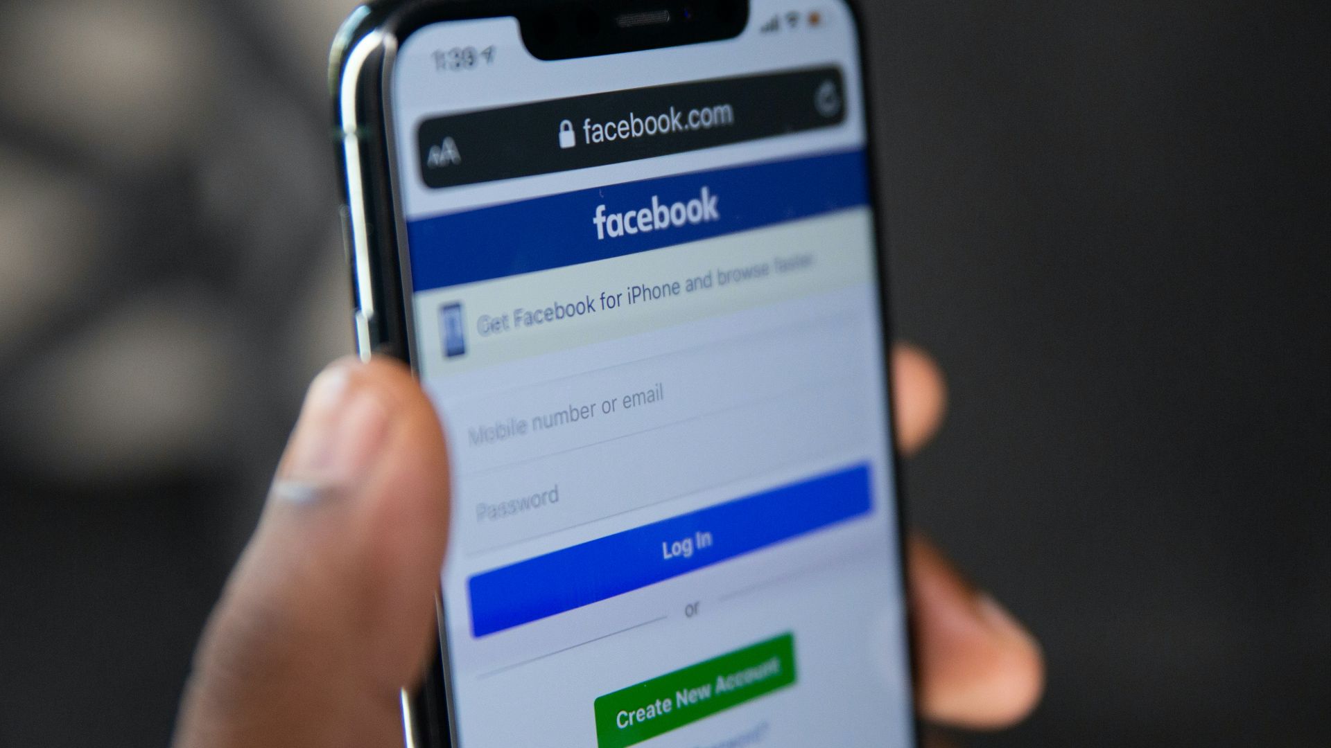 8. Sur les médias sociaux