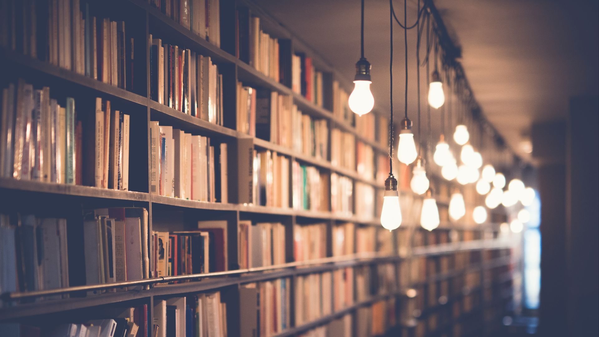 7. À la bibliothèque ou à la librairie