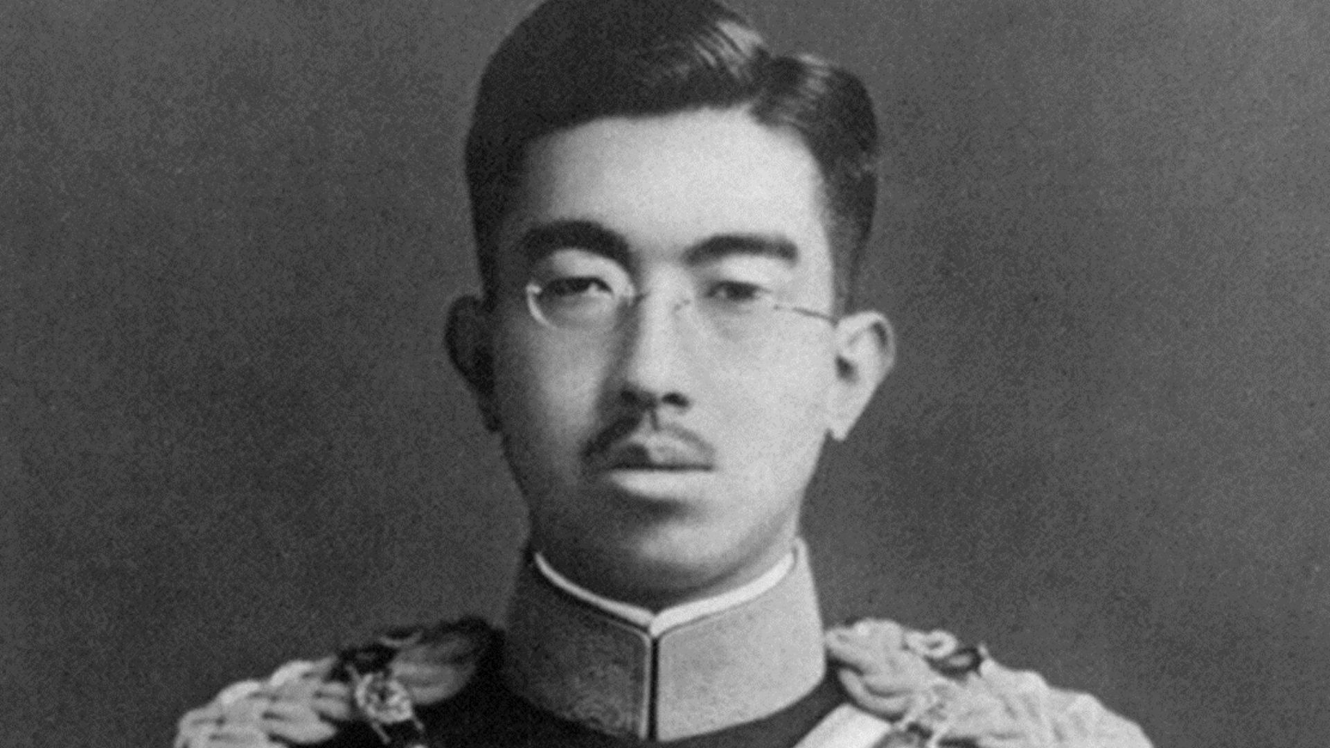 20. L'empereur Hirohito et l'impératrice Nagako