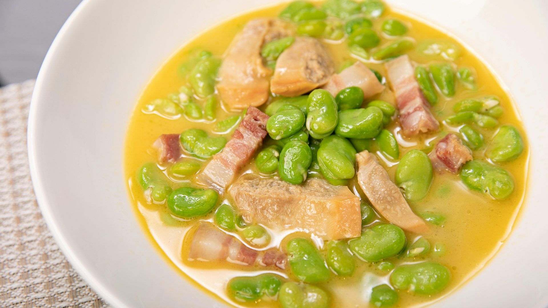 16. Soupe aux feuilles de chou et aux pois mange-tout