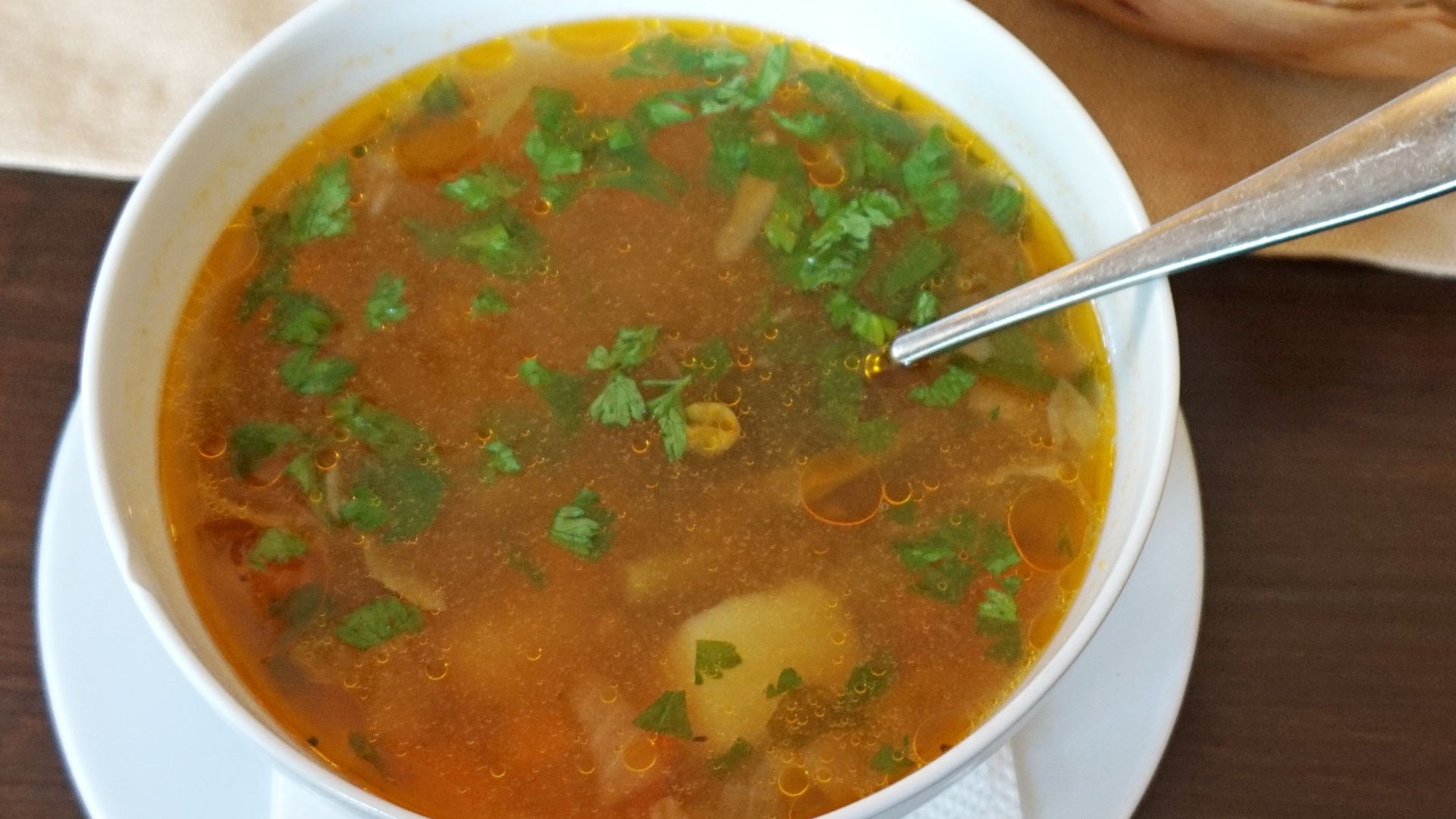 20. Soupe de légumes infusée à l'huile d'origan