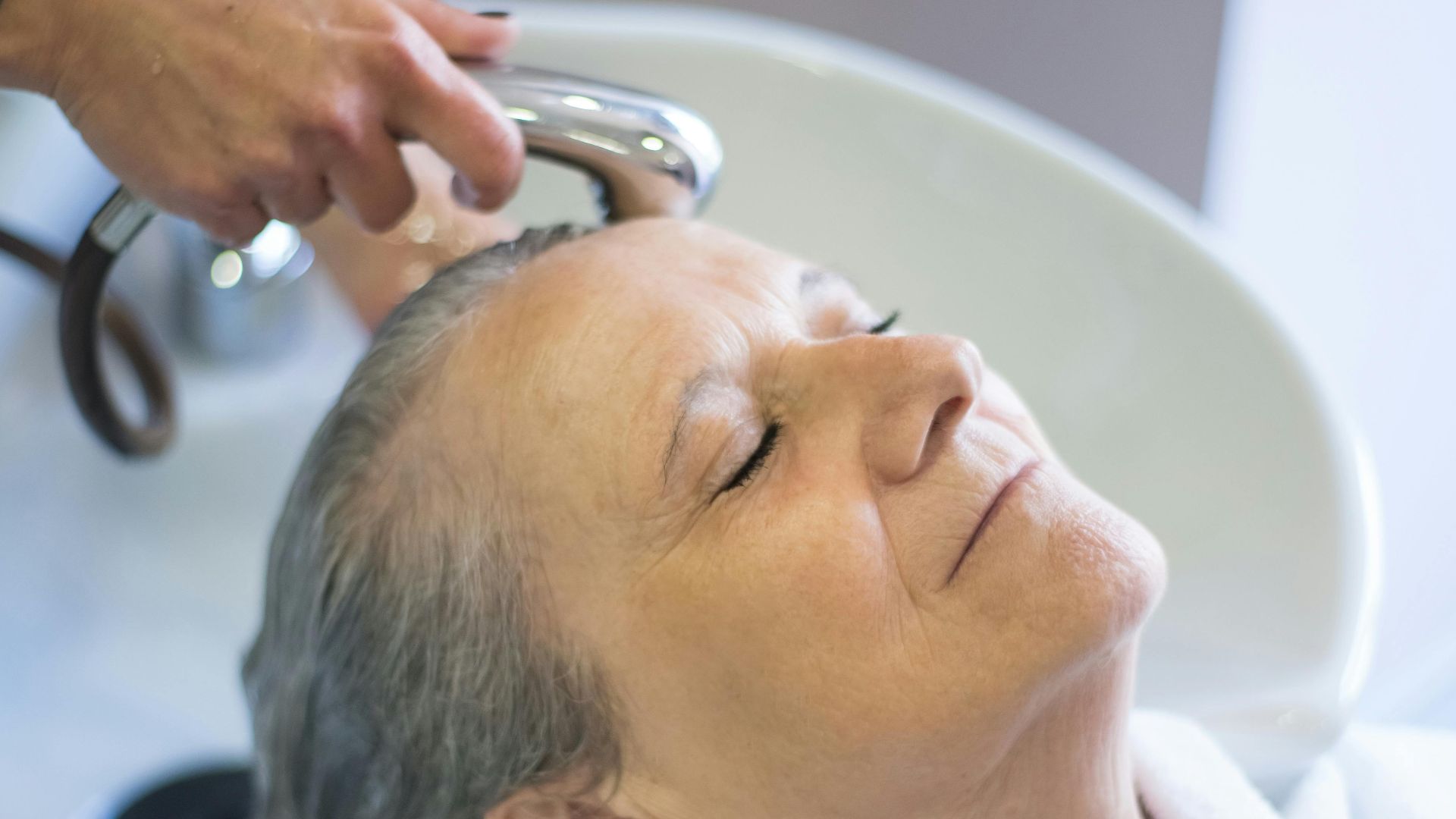 8. Se doucher et se laver les cheveux la veille