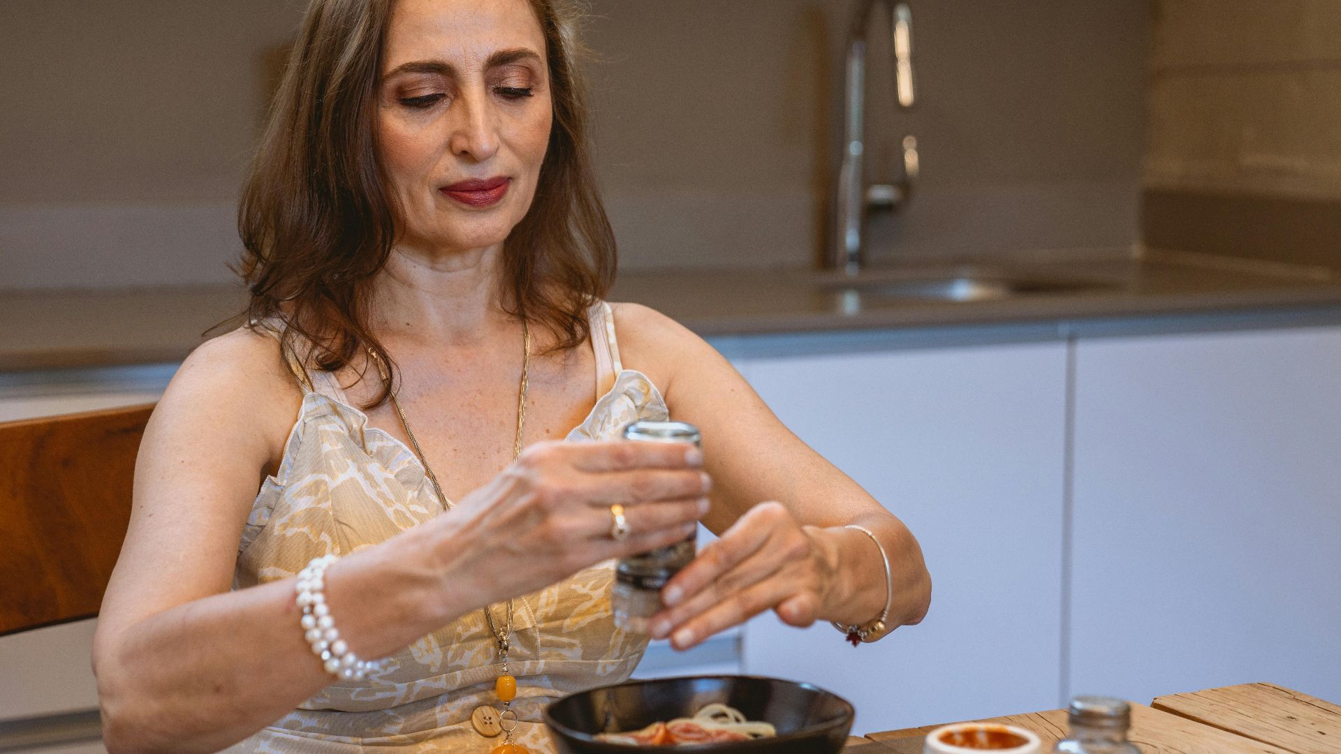 10 signes que vous devriez manger moins de sel et 10 signes que vous devriez en manger plus