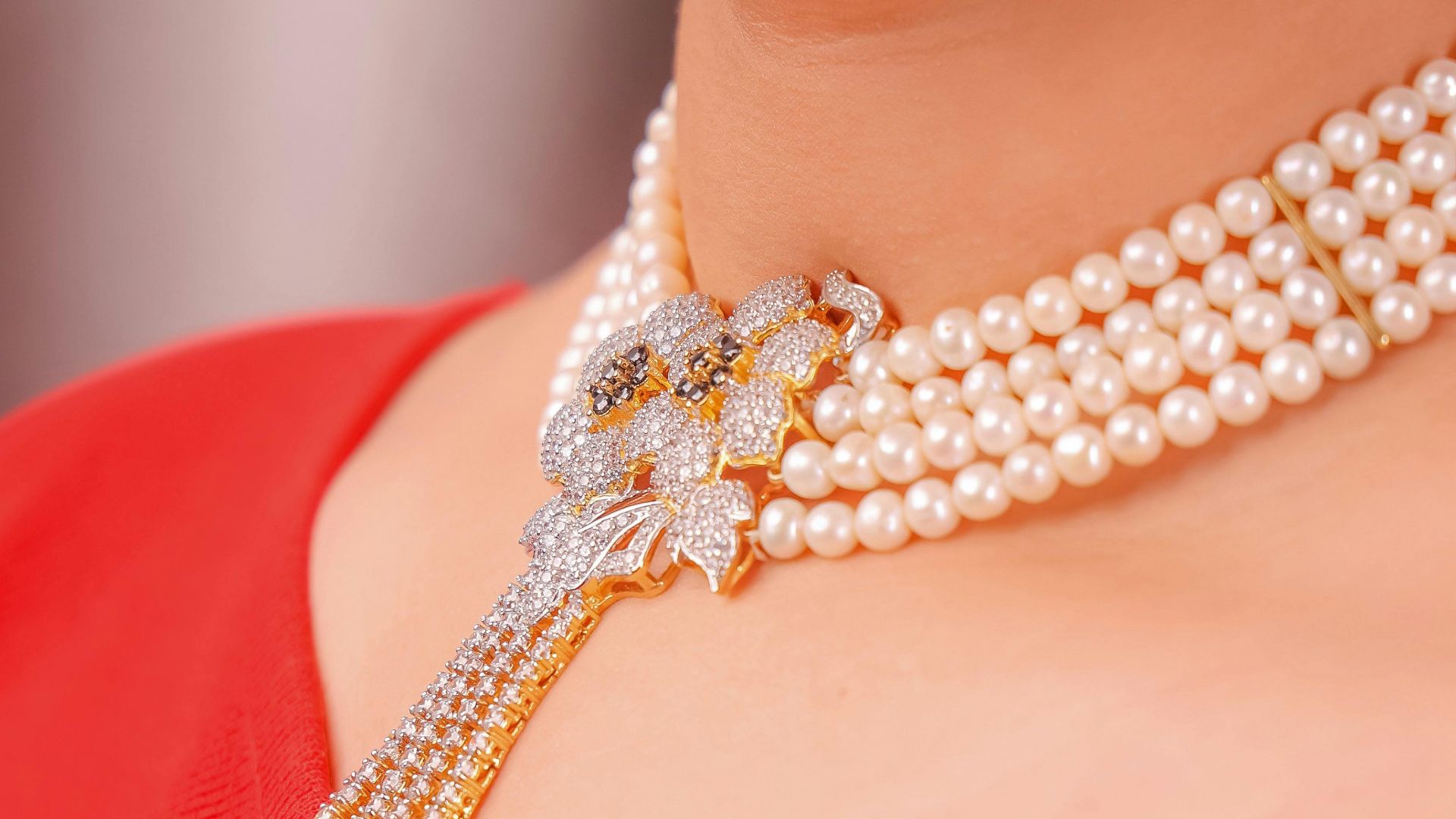 7. Collier ras du cou minimaliste en perles