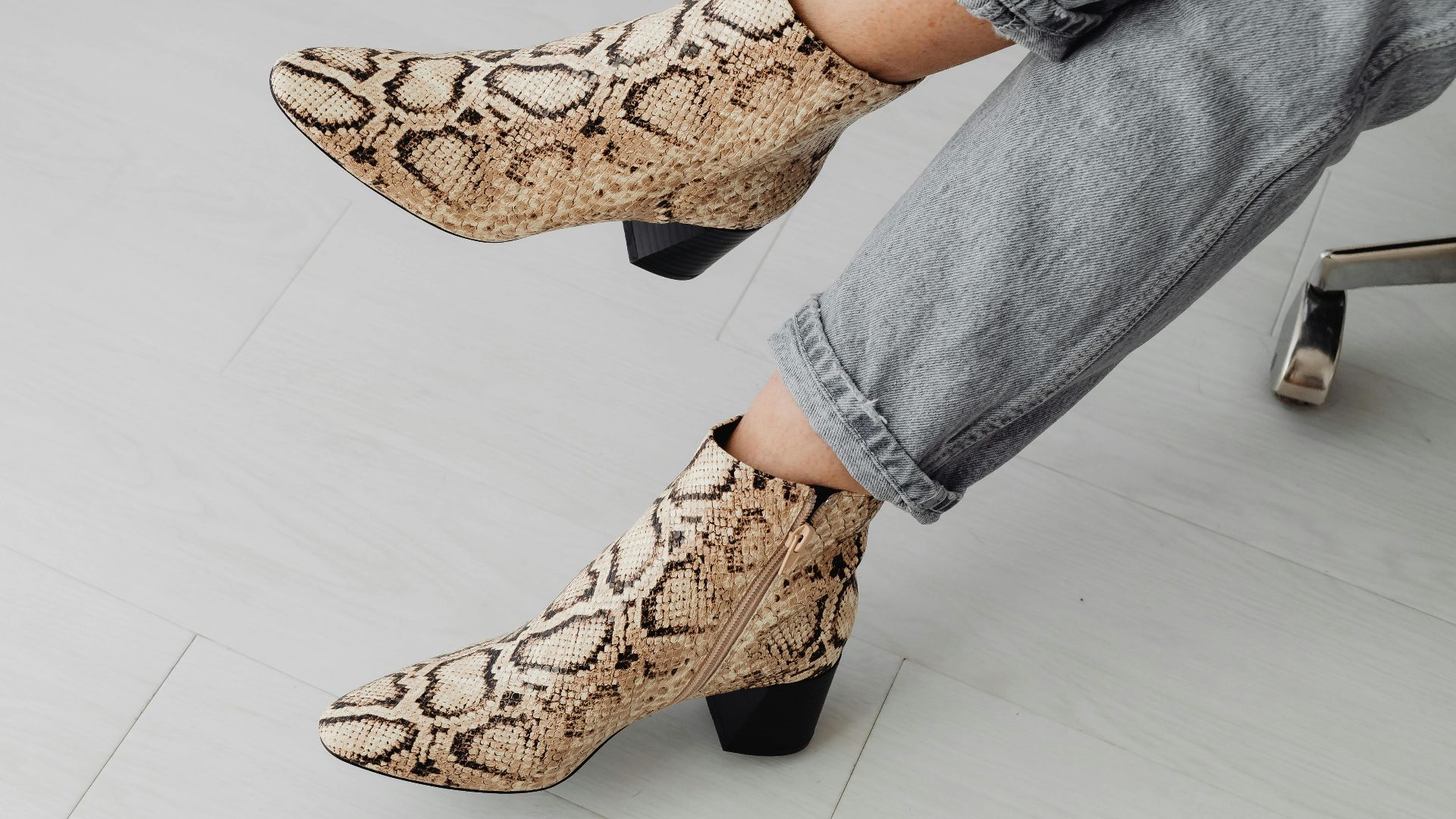 10. Bottines en cuir à talon bas