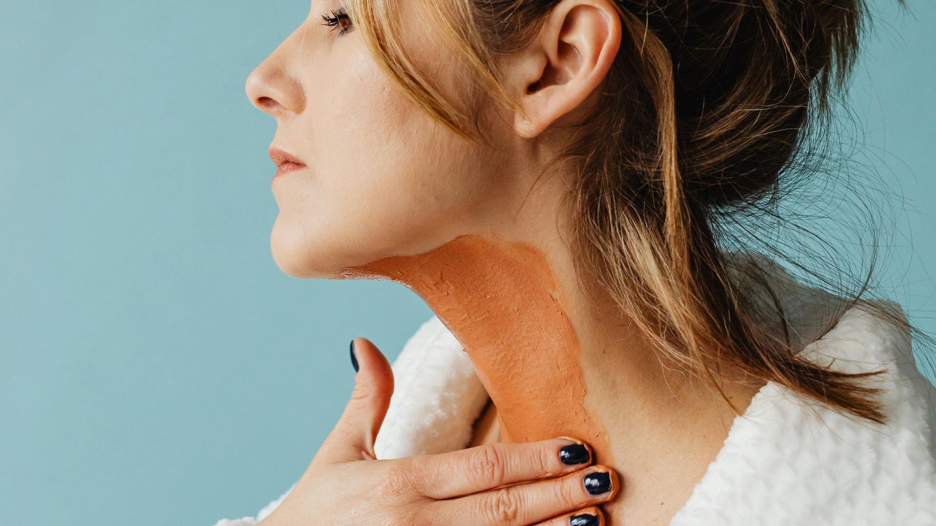 3. Choisir une teinte de fond de teint adaptée à la couleur du cou