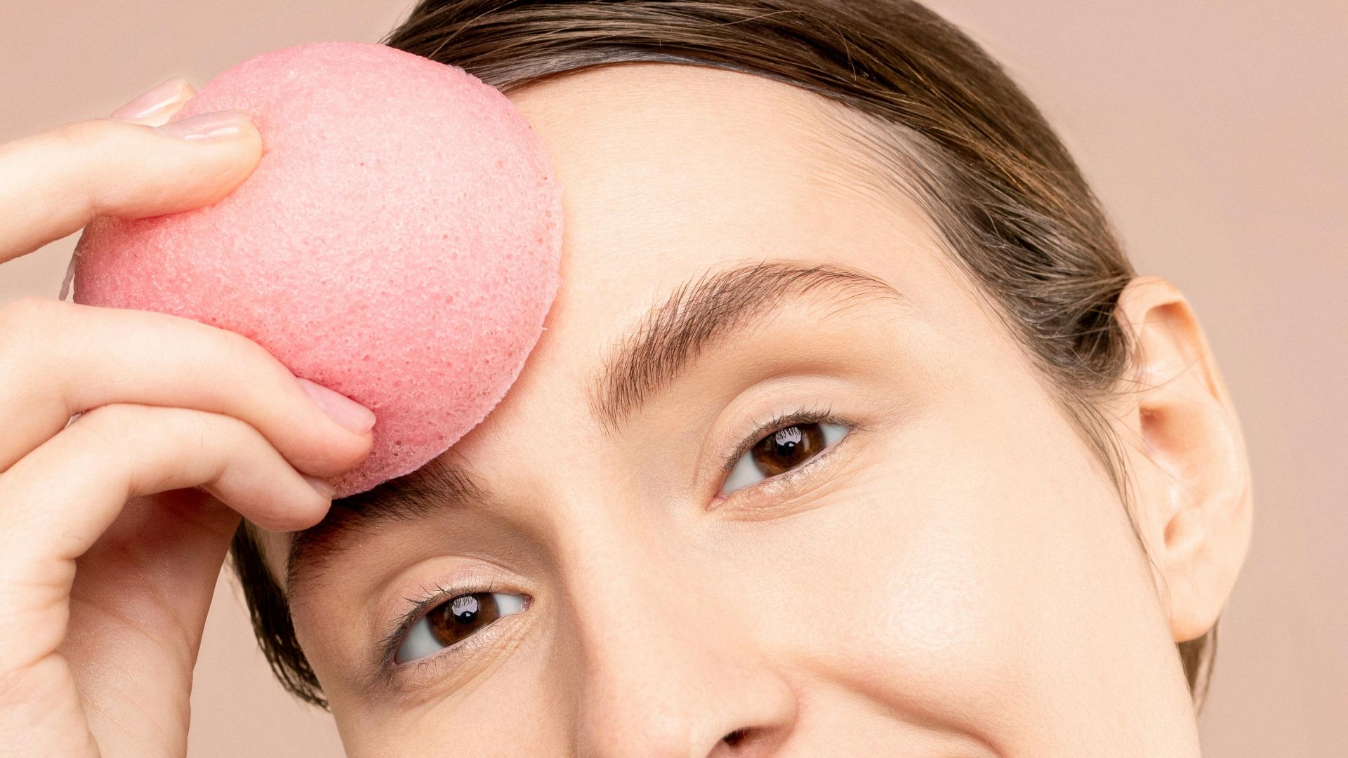 4. Utiliser une éponge humide