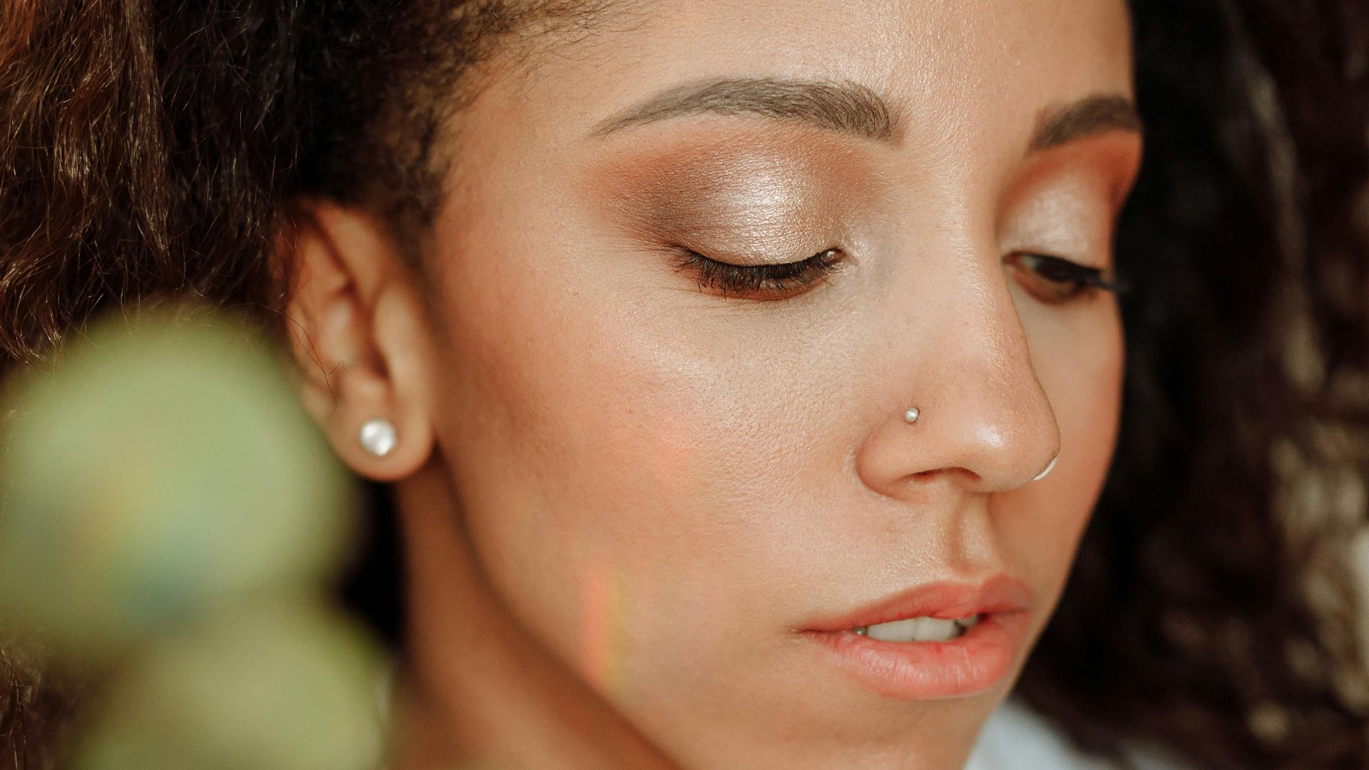 9. Appliquer une teinte de transition neutre avant les couleurs vives