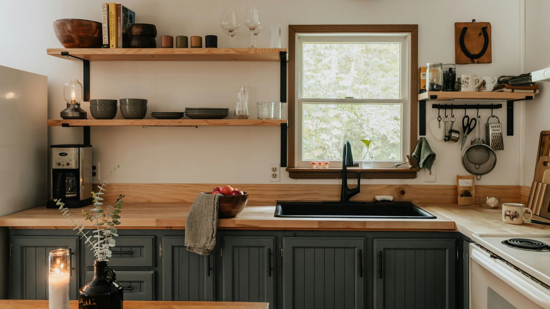 18. Etagère ouverte DIY