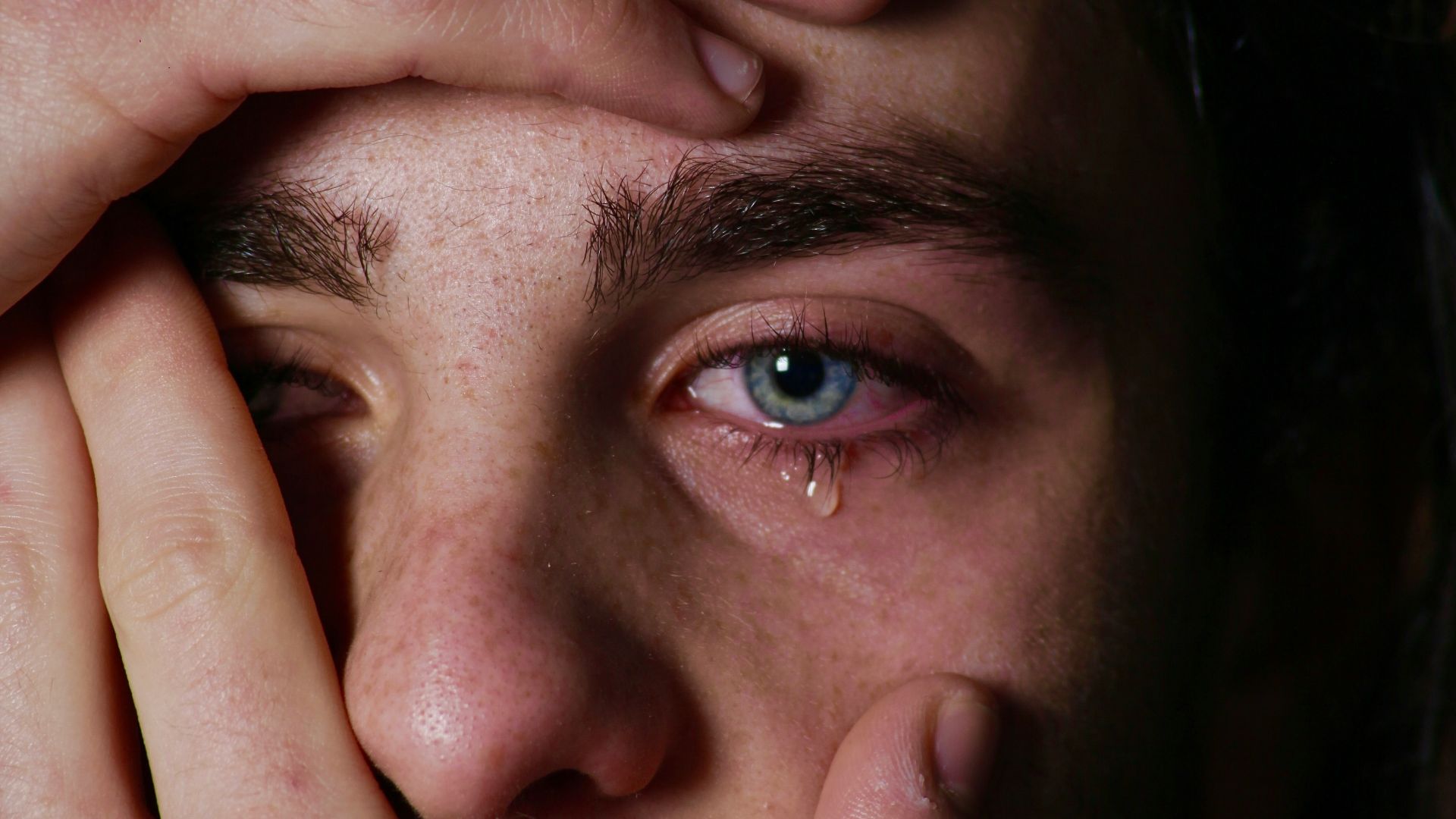9. Tu es toujours émotif par hasard