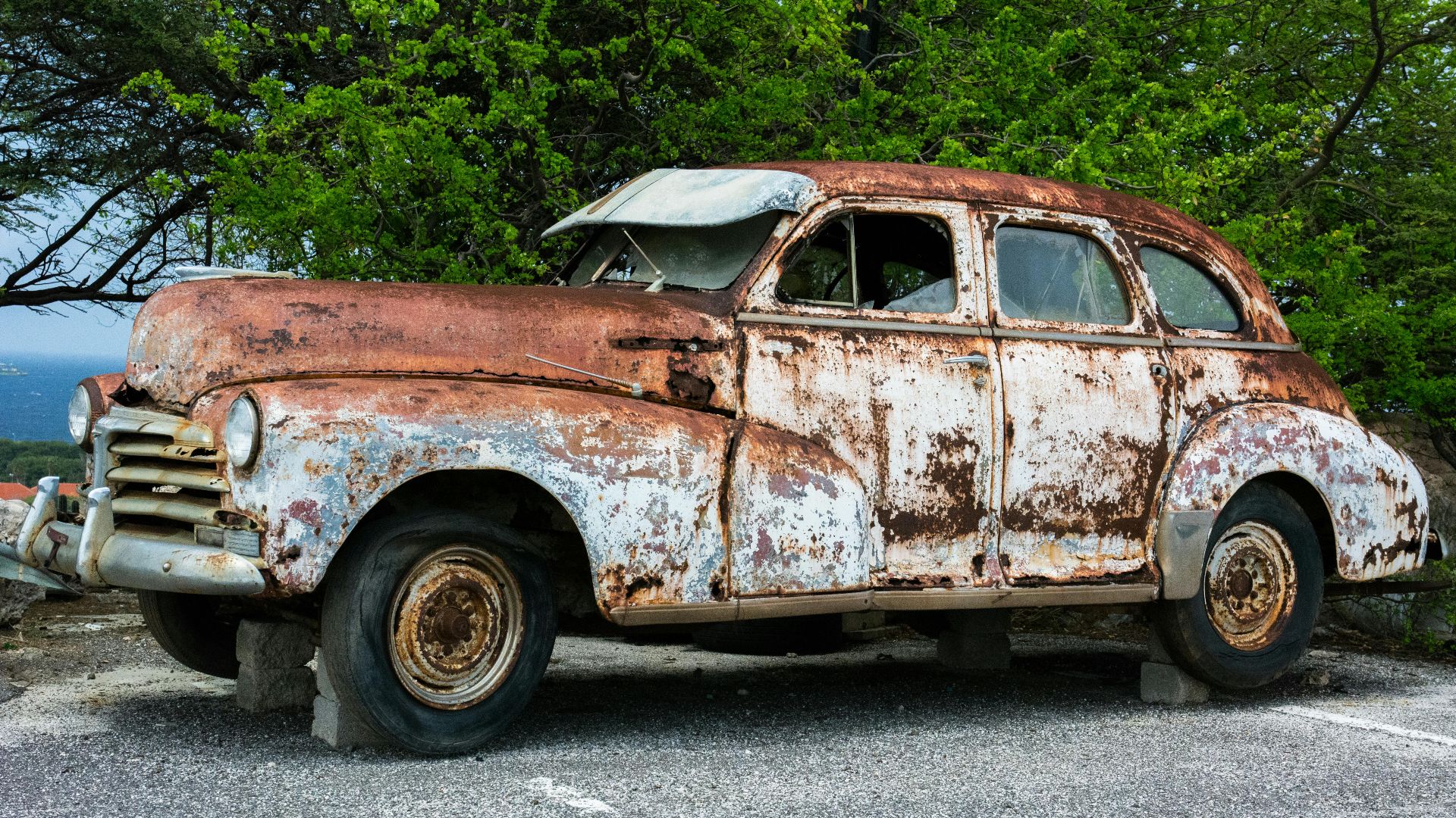 10 choses qui donnent instantanément un coup de vieux à votre voiture et 10 choses qui lui donnent un coup de jeune