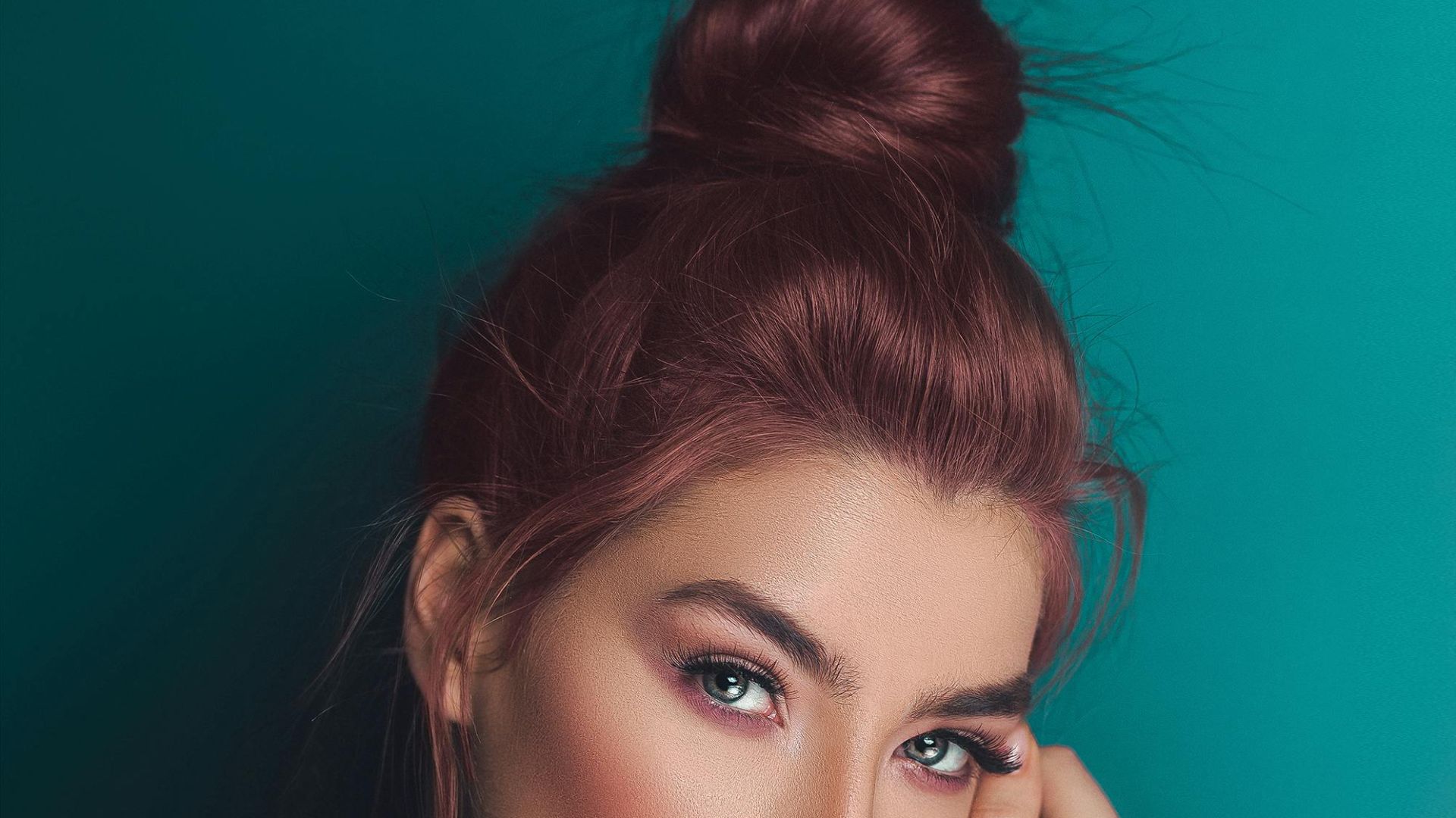 17. Bandeau Updo Illusion