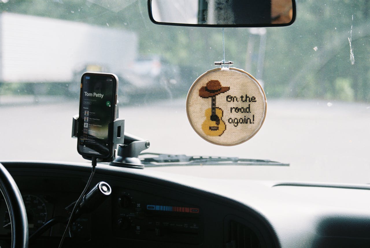 Motorized phone holder