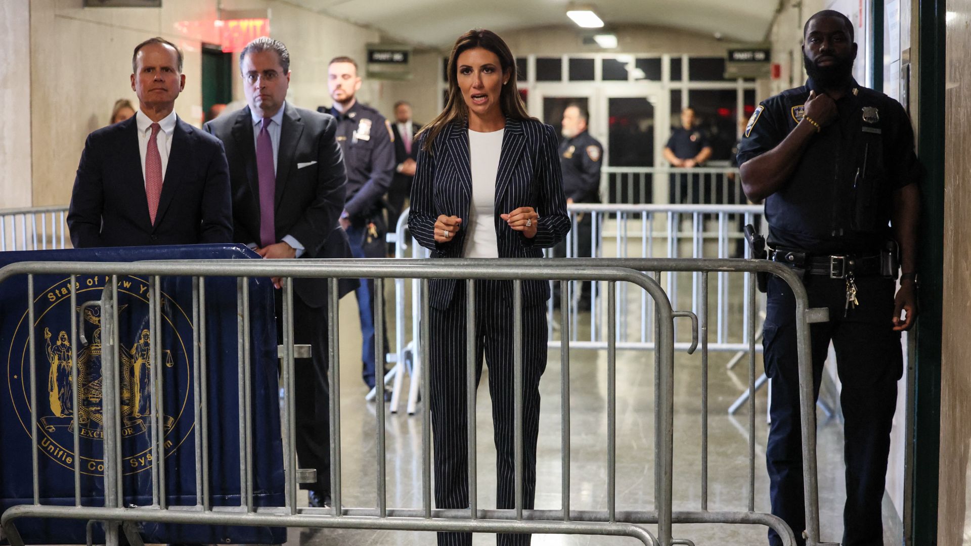 Le panel de trois juges