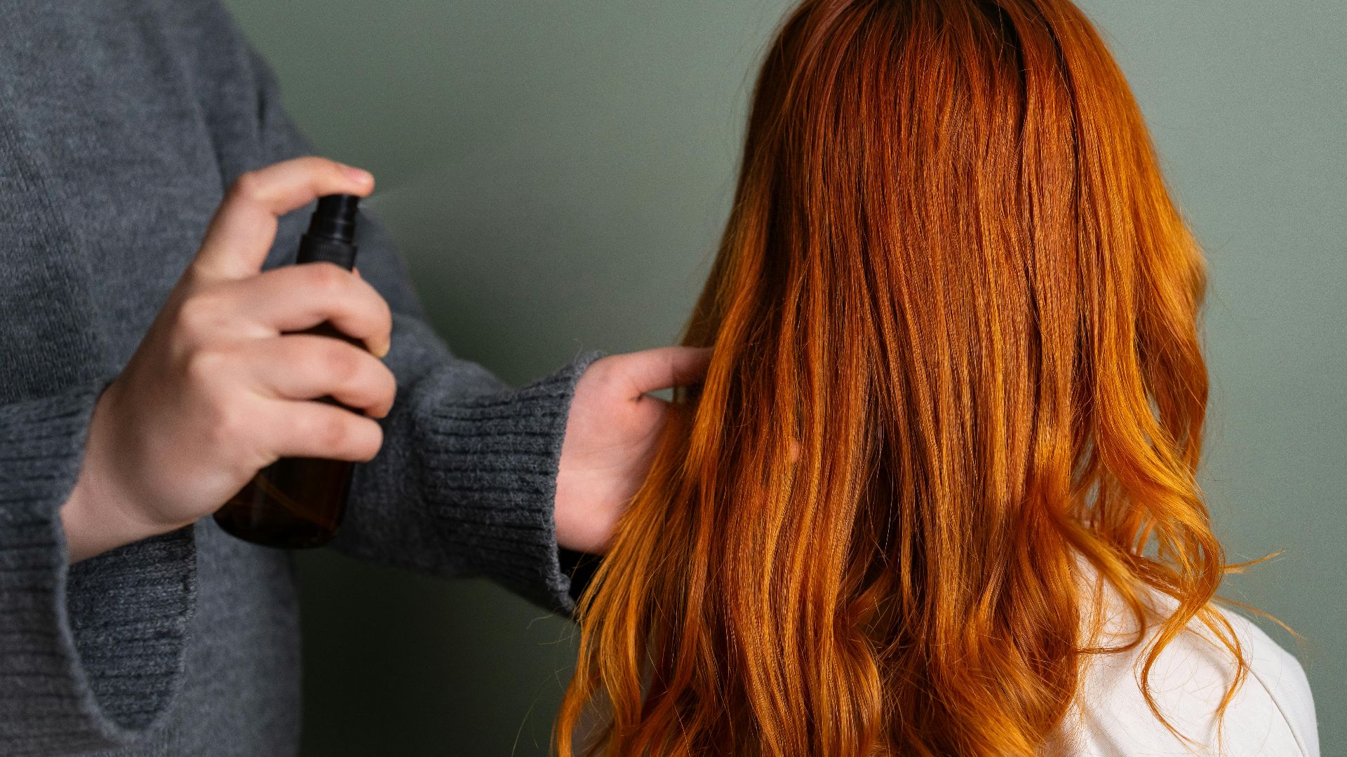 10. Appliquer de l'huile sur des cheveux trempés