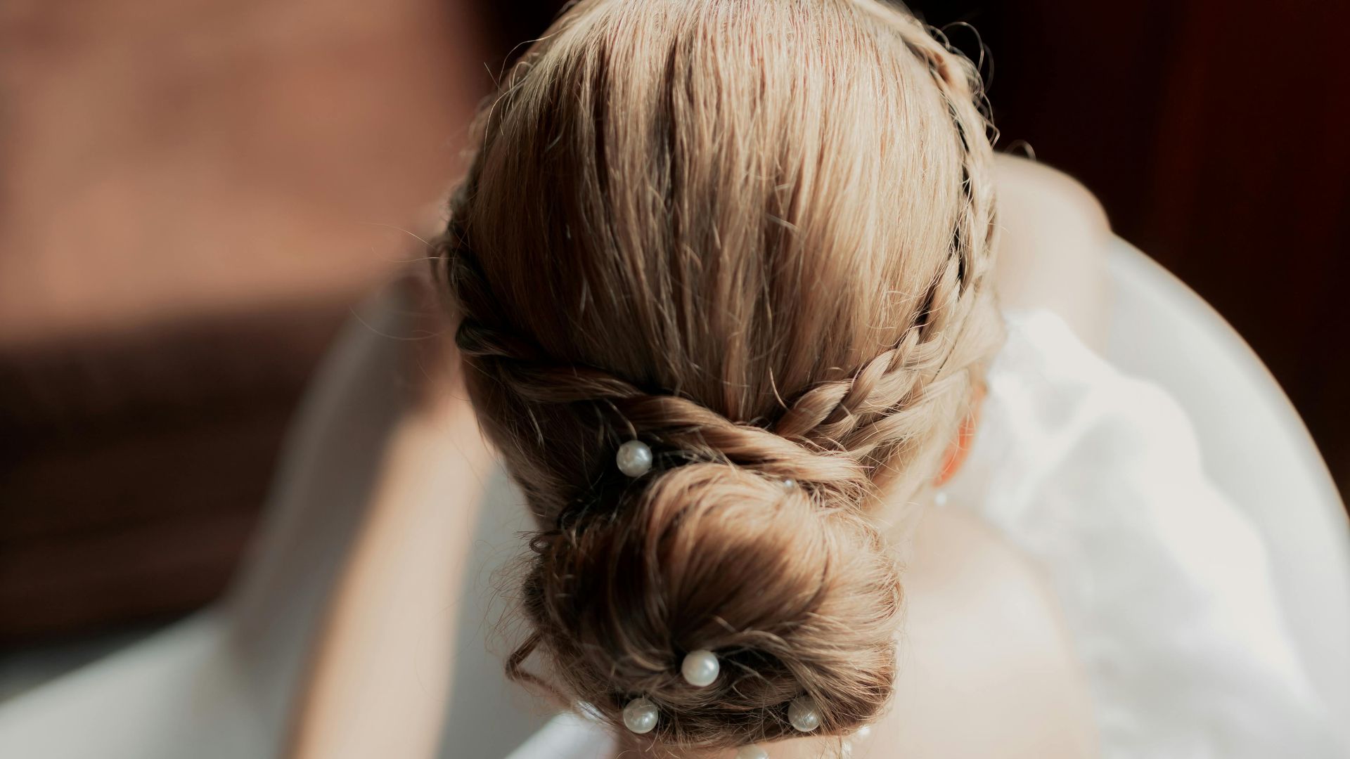 2. Chignon bas avec séparation sur le côté