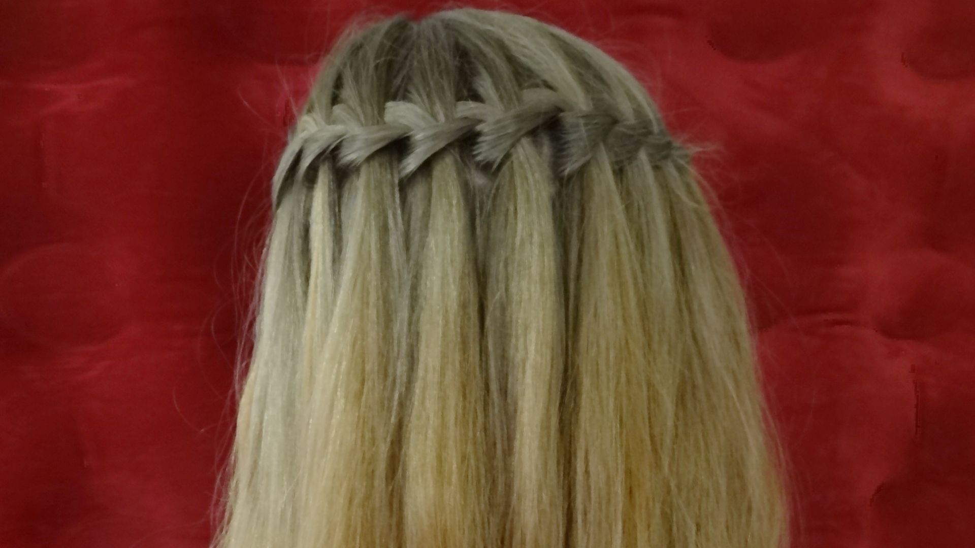 7. Tresse en cascade avec des ondulations douces