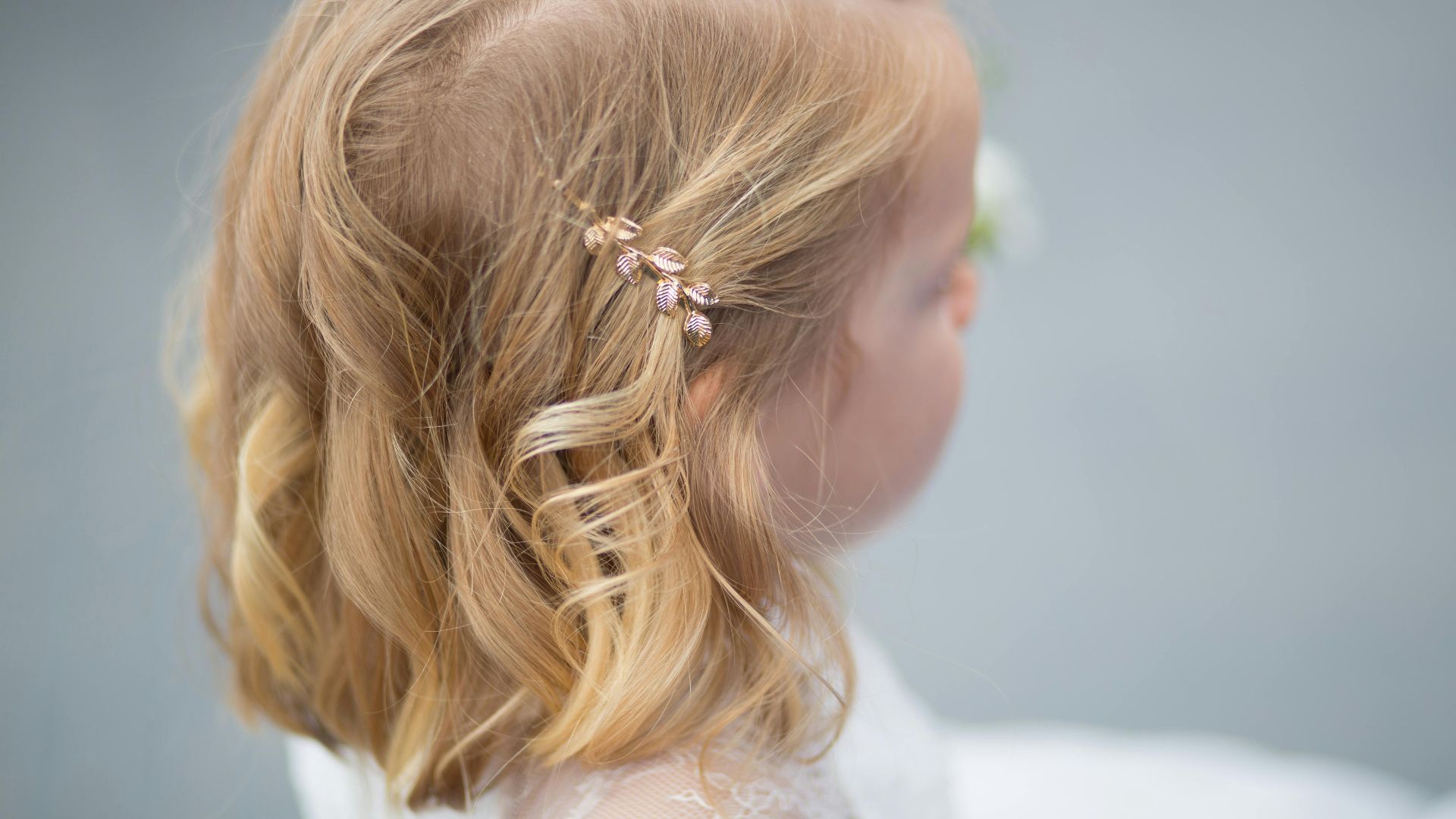 19. Ondes vintage épinglées en arrière