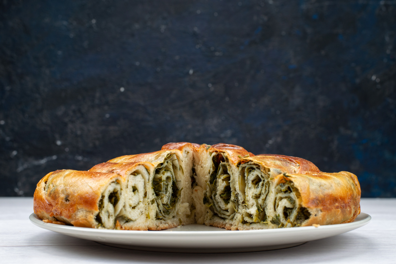 2. Flaky fir tree with pesto-Scallop carpaccio-Pork filet mignon with mustard-Tiramisu