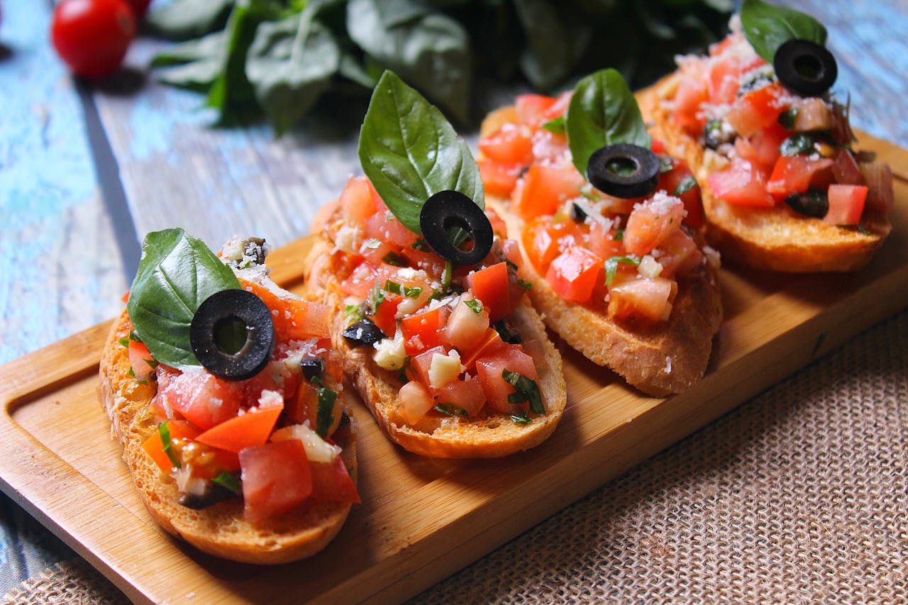 7. Mini brochettes of melon and cured ham-Bruschettas with tomato and basil-Roasted guinea fowl with lemon-Speculo Tiramisu