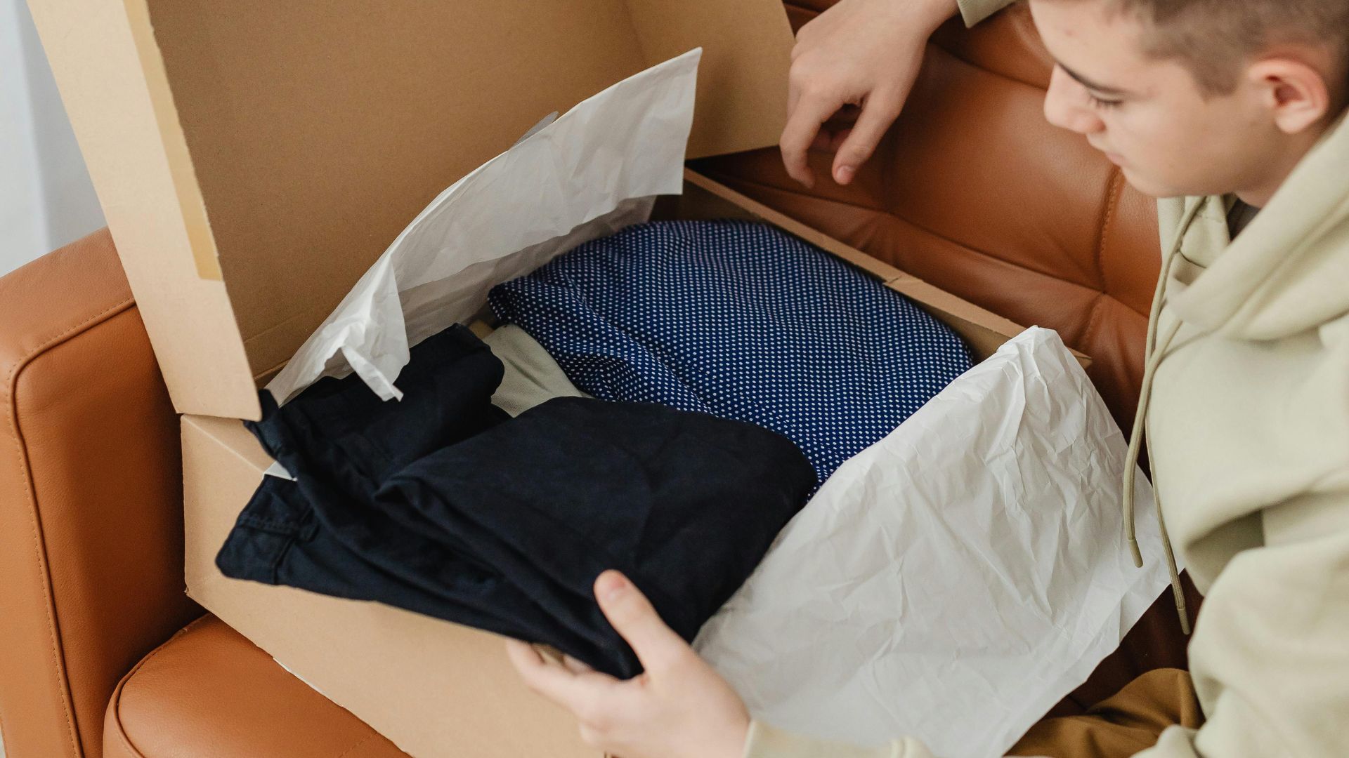 13. Insérer du papier de soie