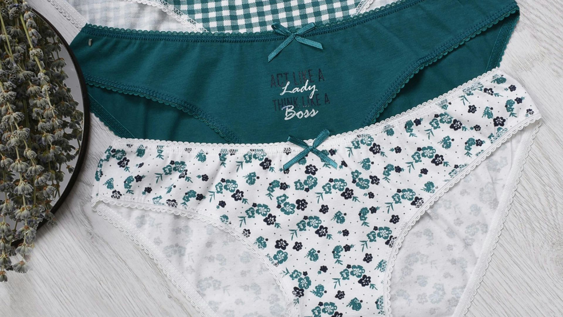 17. Empiler les sous-vêtements de façon compacte