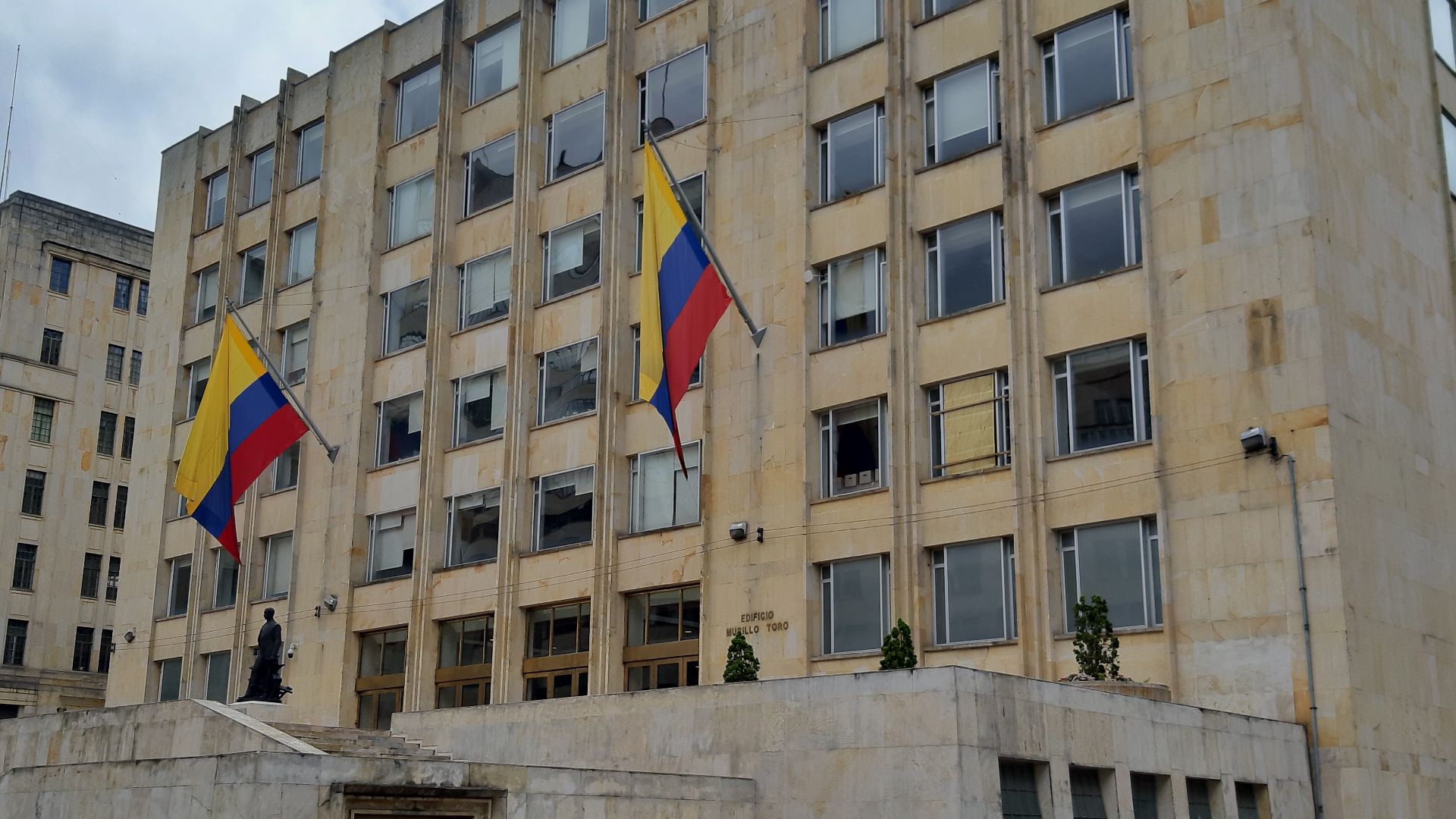 7. Une brève carrière politique