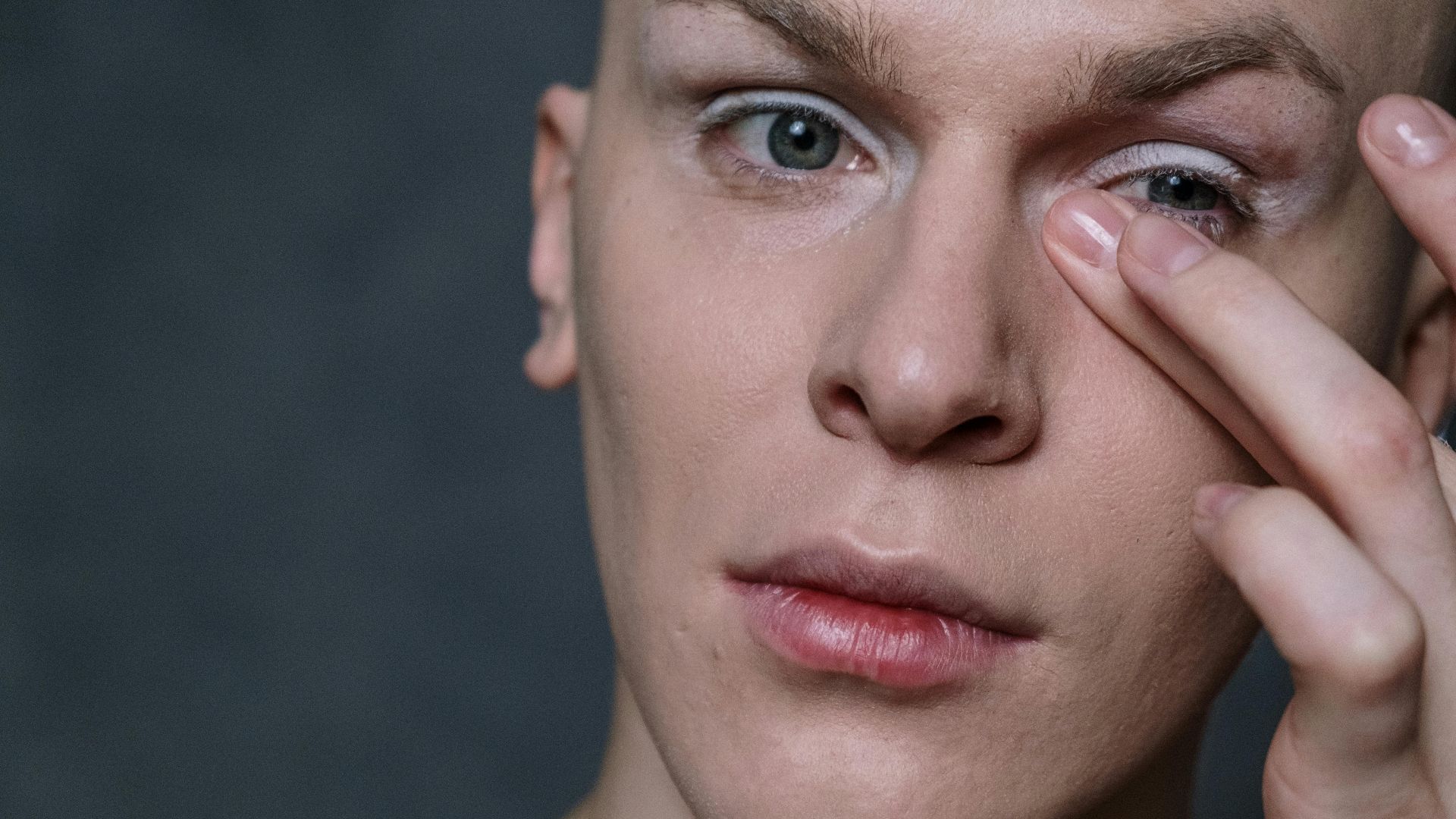 7. Utiliser l'anticerne avec parcimonie