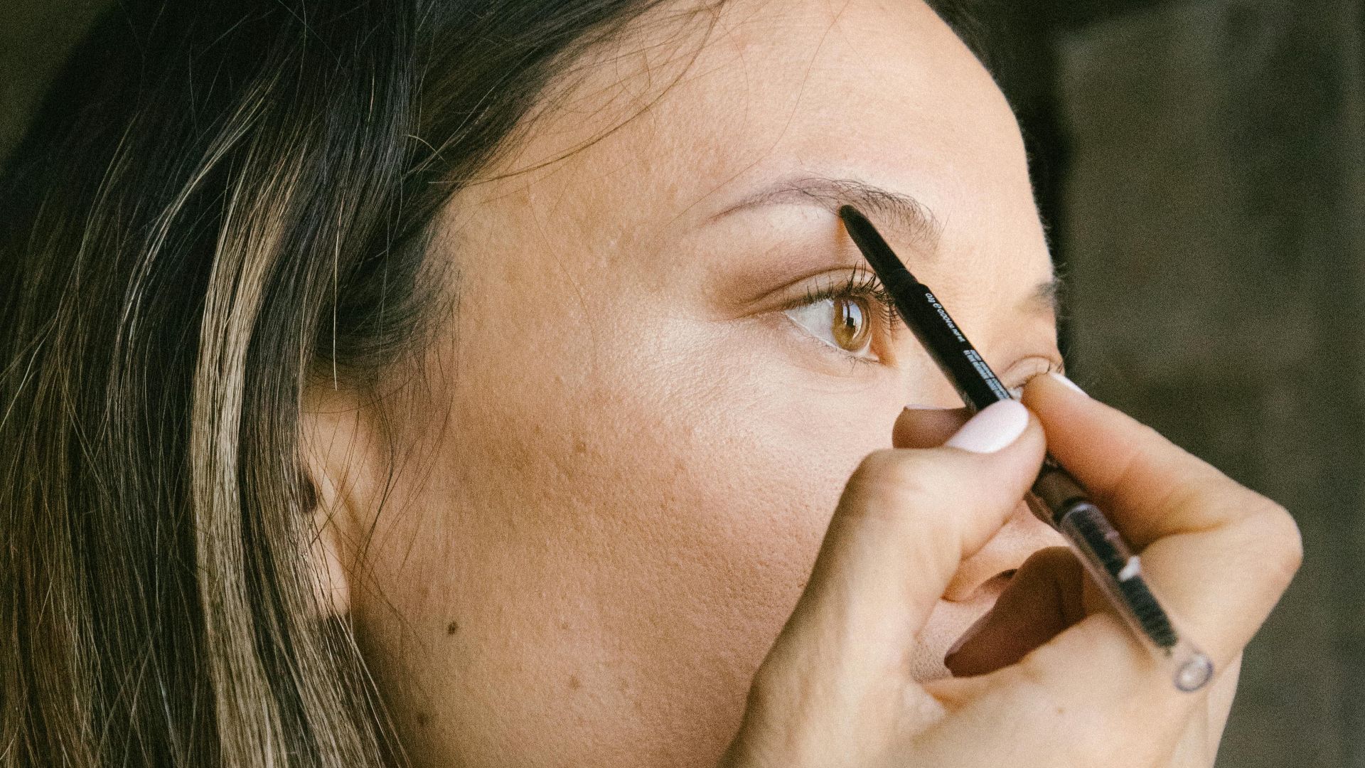 16. Utiliser un crayon à sourcils