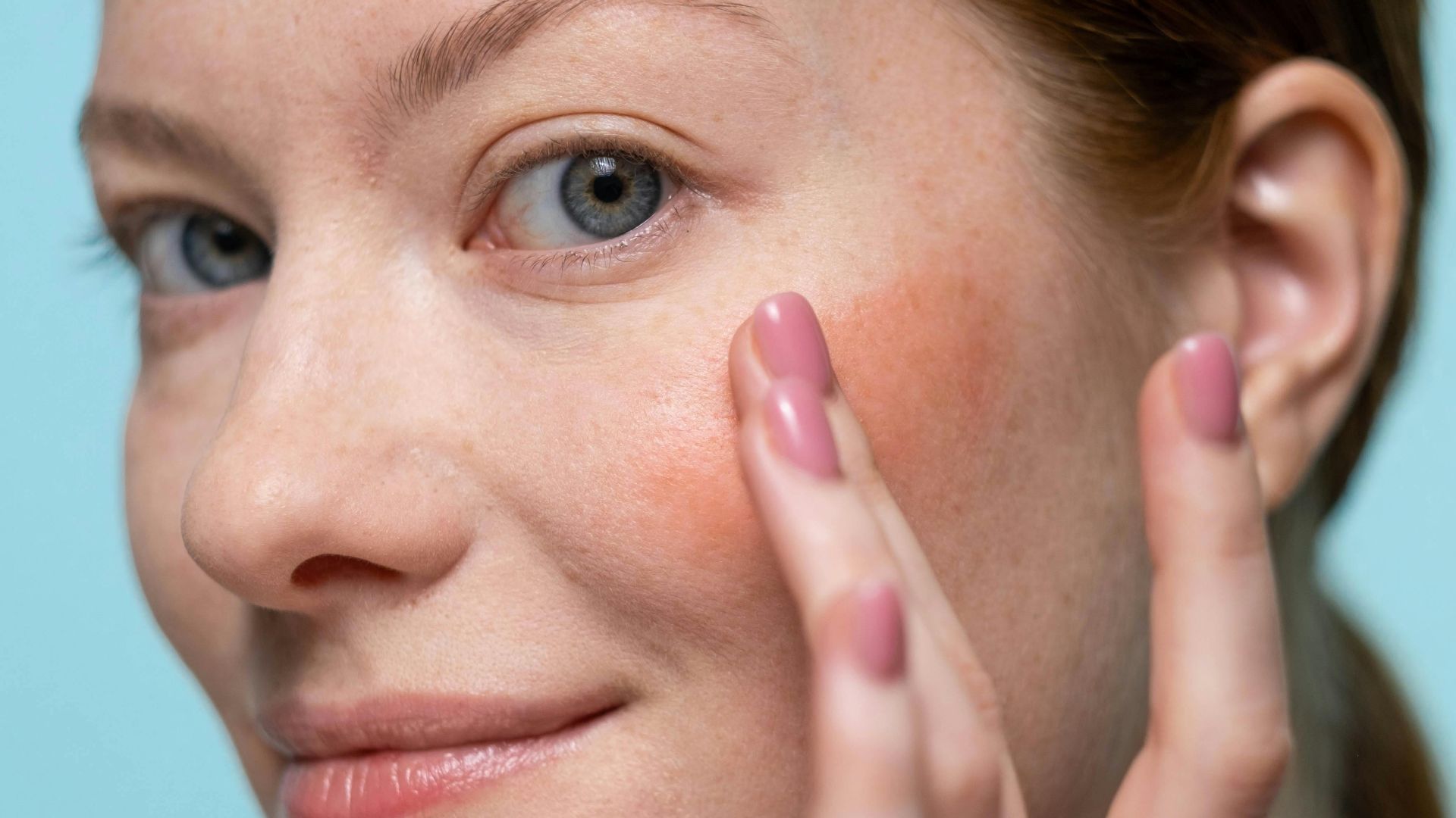 17. Appliquer le fard à joues plus haut