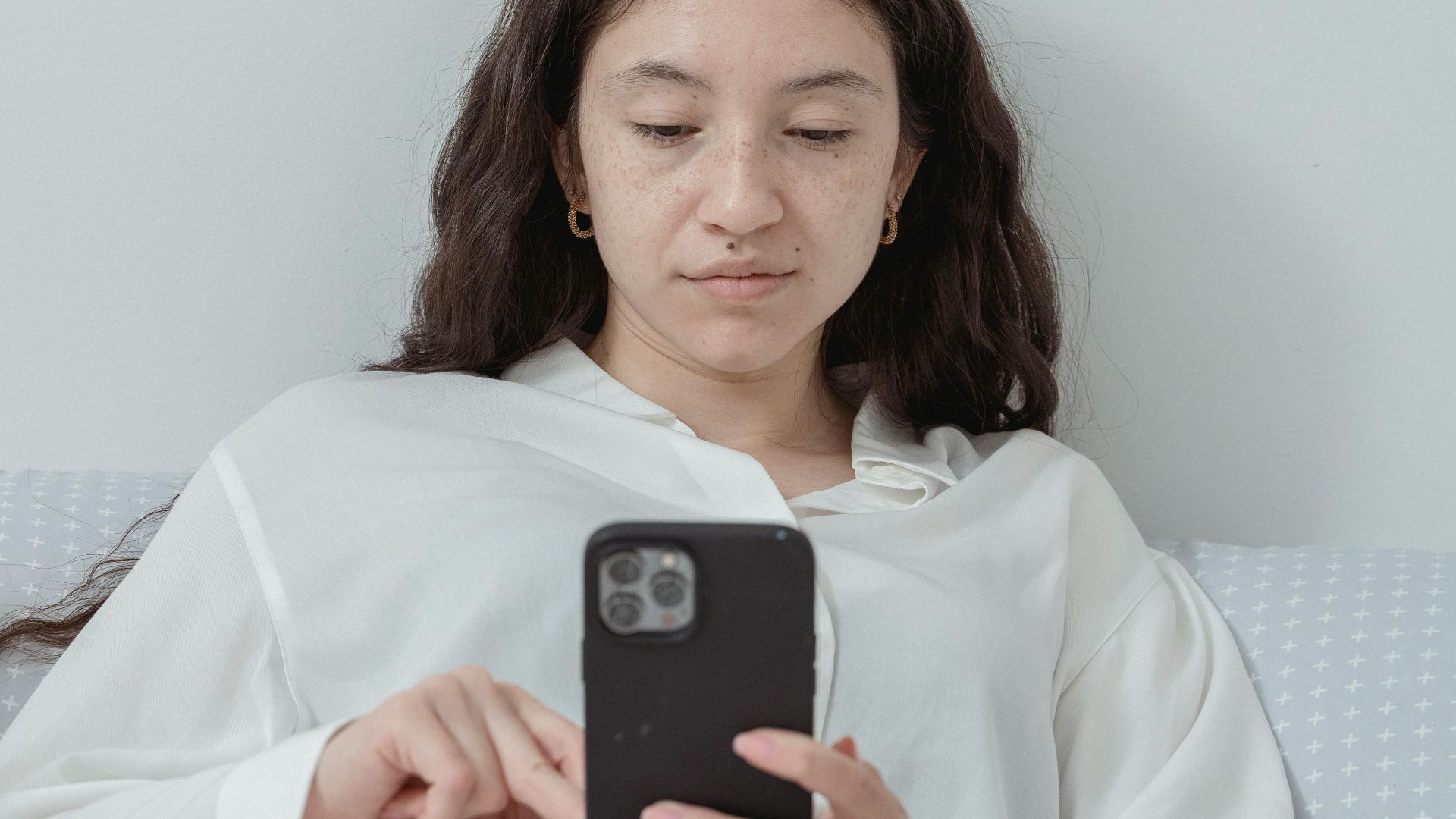 10 façons dont les médias sociaux vous font sentir peu attrayante et 10 façons de reprendre confiance en vous