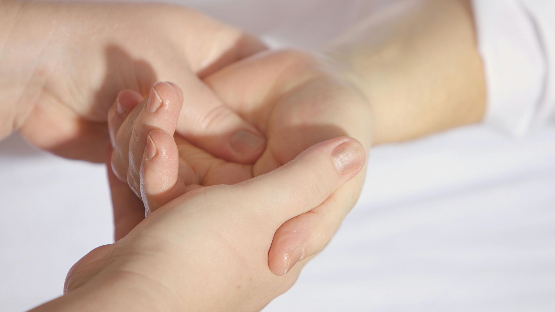 18. Pratiquer des massages des mains en pleine conscience