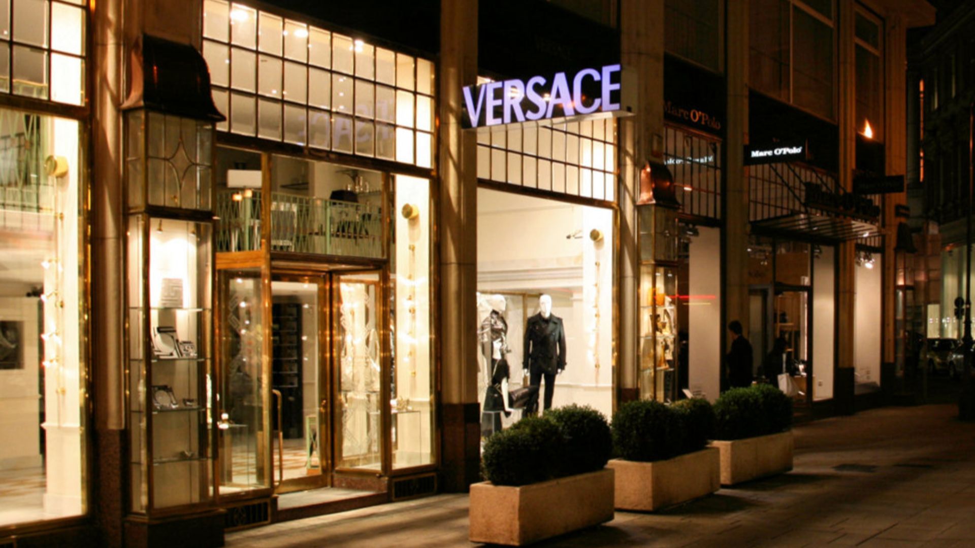 5. Versace x H&amp;M