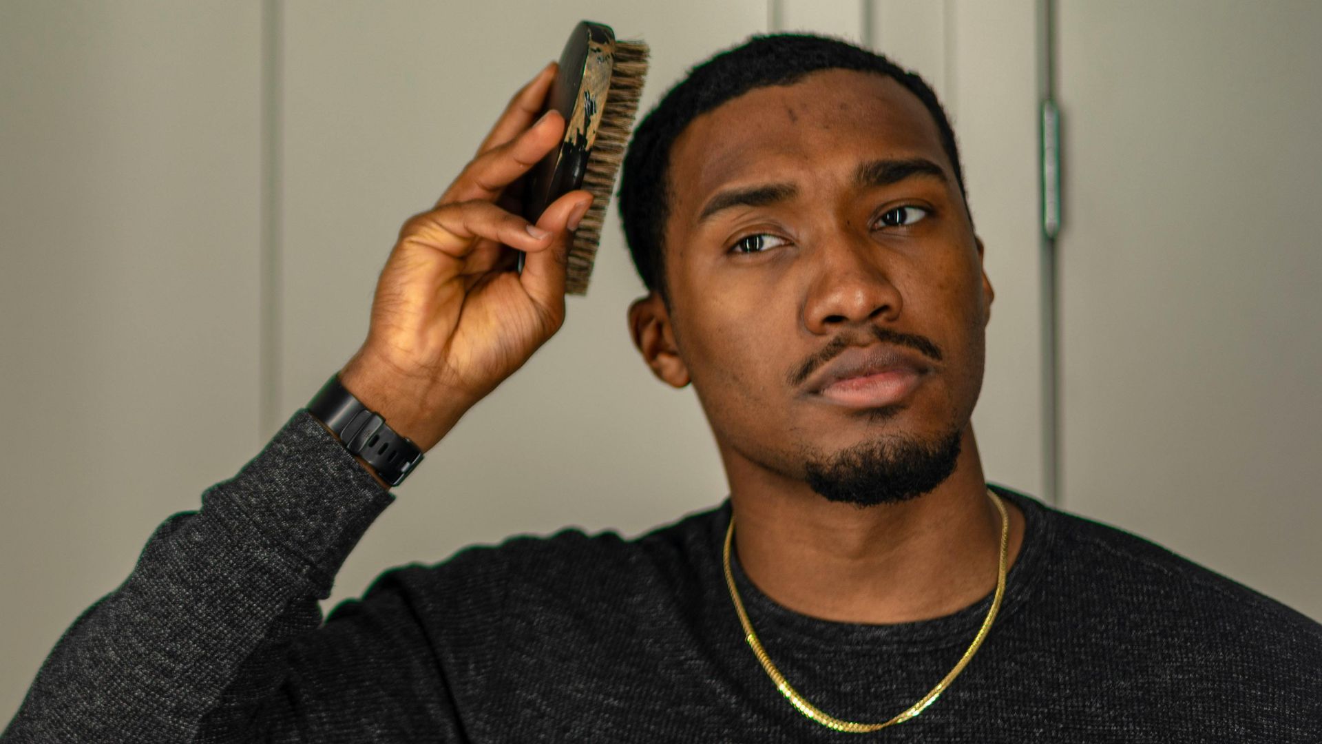 6. Les bords des cheveux soignés tous les mois à la maison