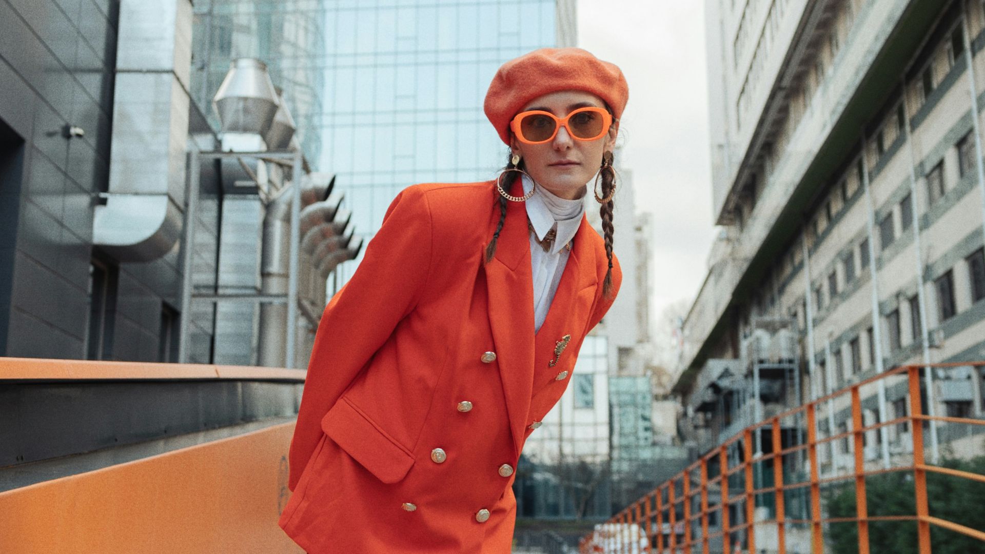9. Ensemble veste et jupe midi orange rouille