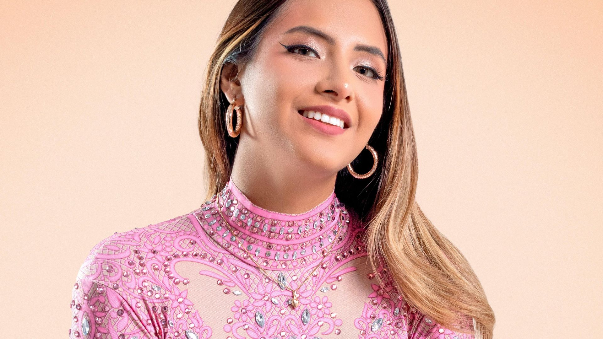 1. Robe longue fuchsia brillante avec de gros bourrelets