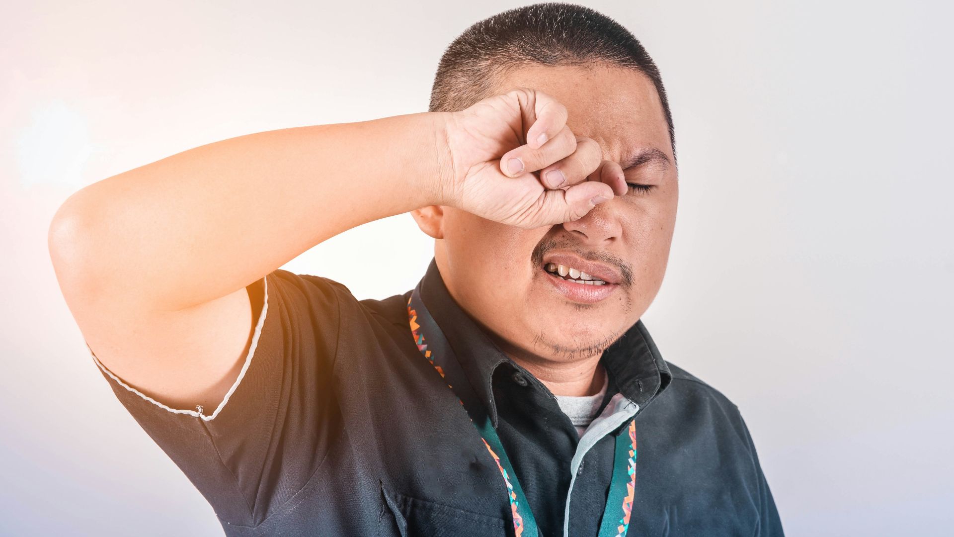20. Les yeux rouges persistent en l'absence d'allergies
