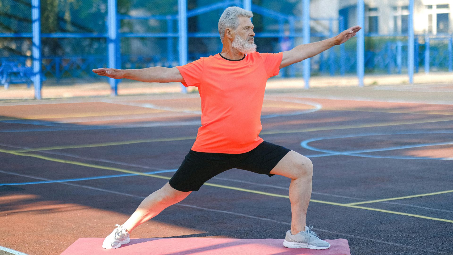 3. Guerrier II (Virabhadrasana II)