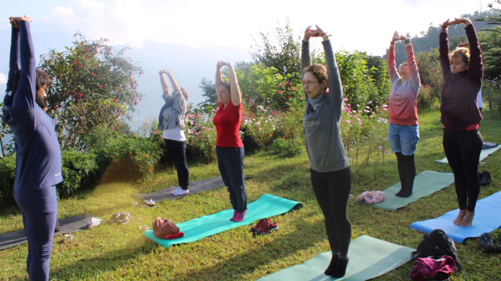 2. Pose de la montagne (Tadasana)