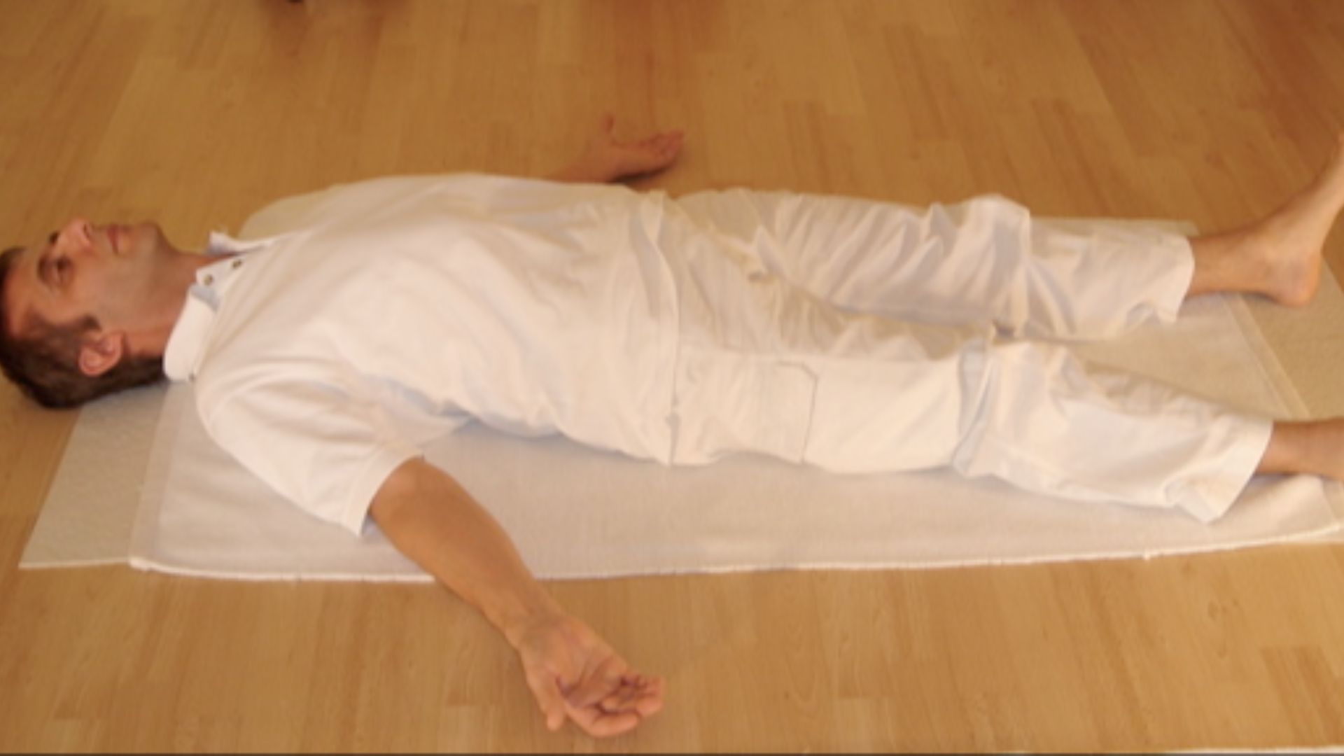 9. Pose du cadavre (Savasana)