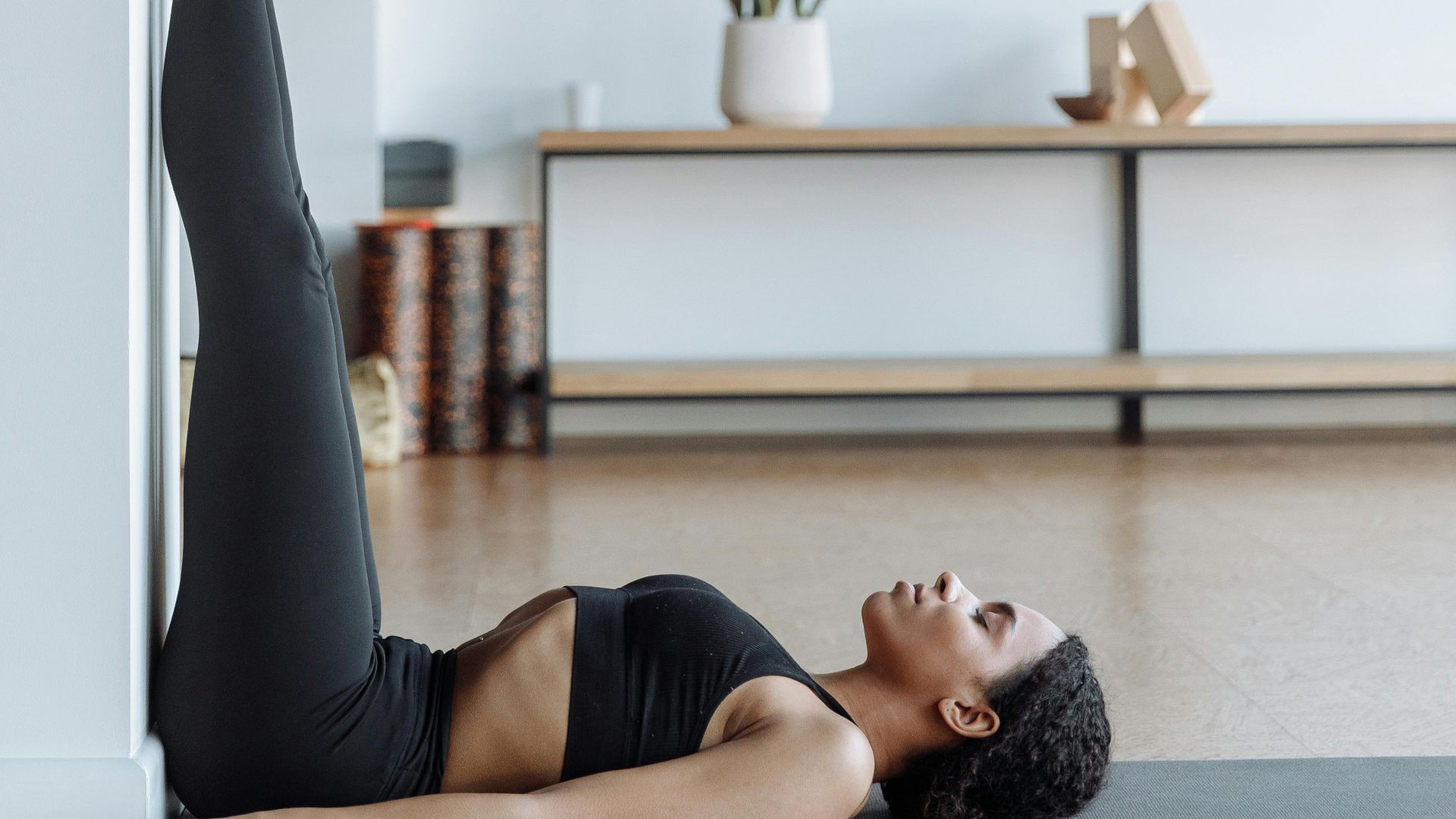 10. Pose des jambes sur le mur (Viparita Karani)