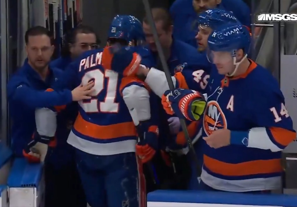 Top-5: Kyle Palmieri injures himself, but completes a pass on the way to the locker room