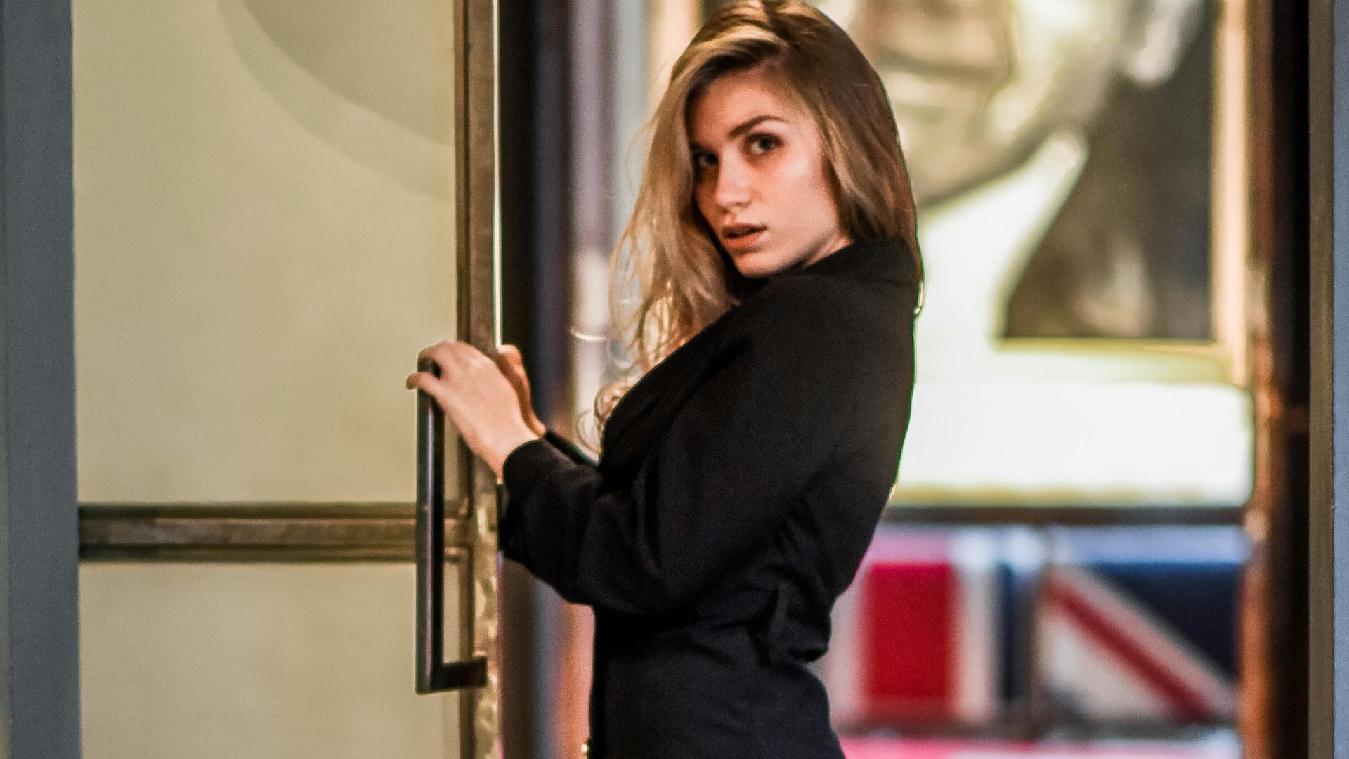 6. Robe noire classique