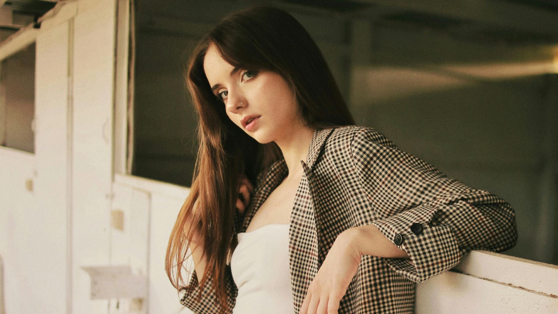 7. Blazer à carreaux sur des séparations monochromes