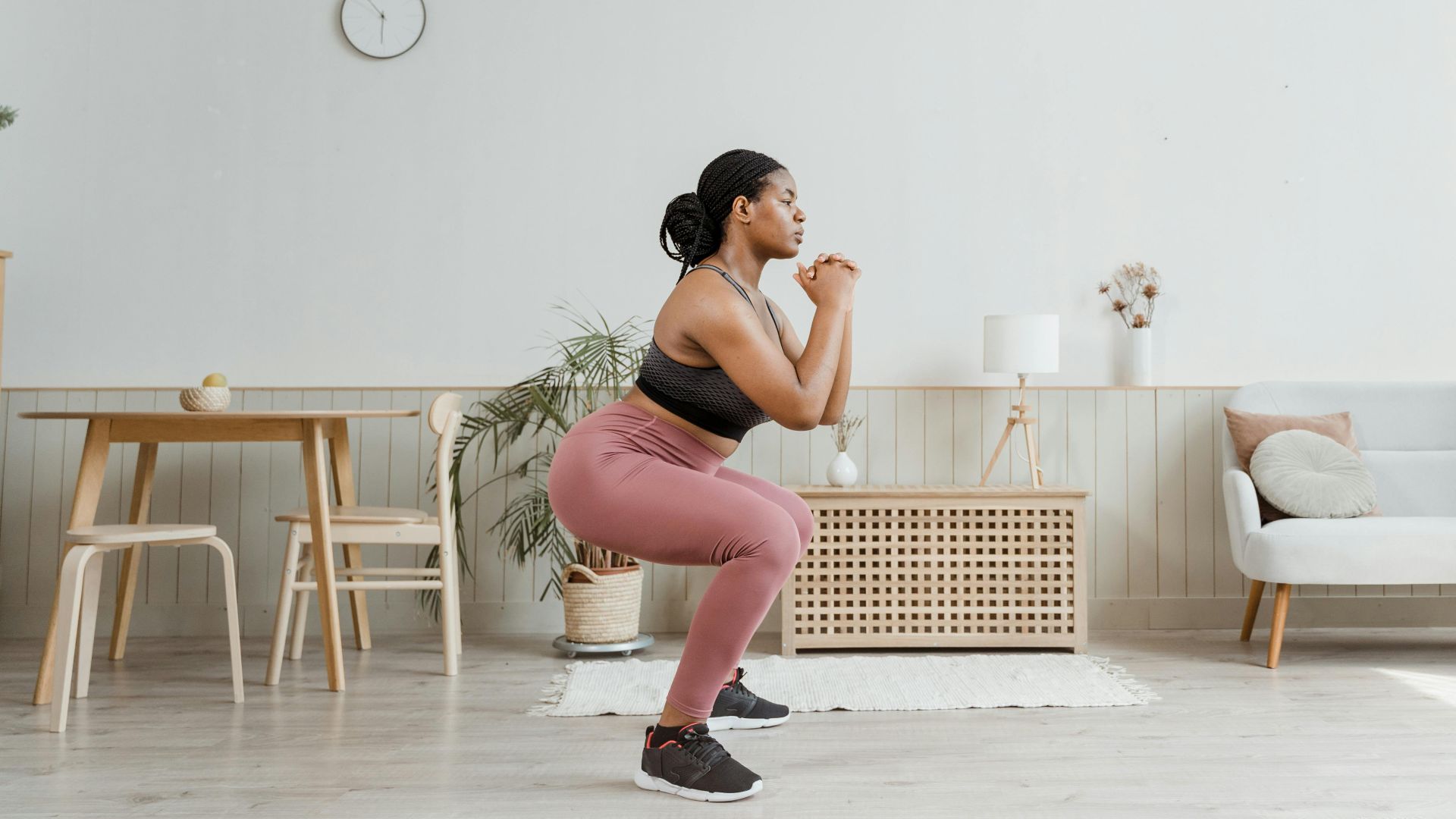 14. Série de squats sur chaise